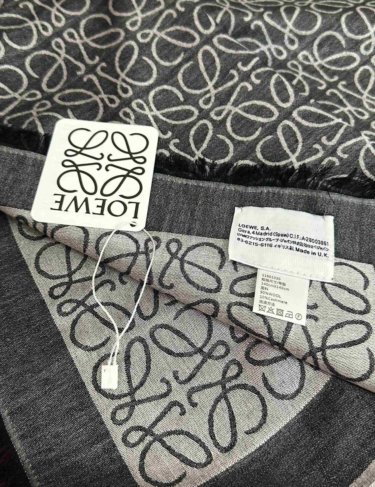 上新。罗意威【经典logo标志方巾】[太阳]很幸运拿到這个东西[爱心]真的不多见[强]很少在国內做订单[