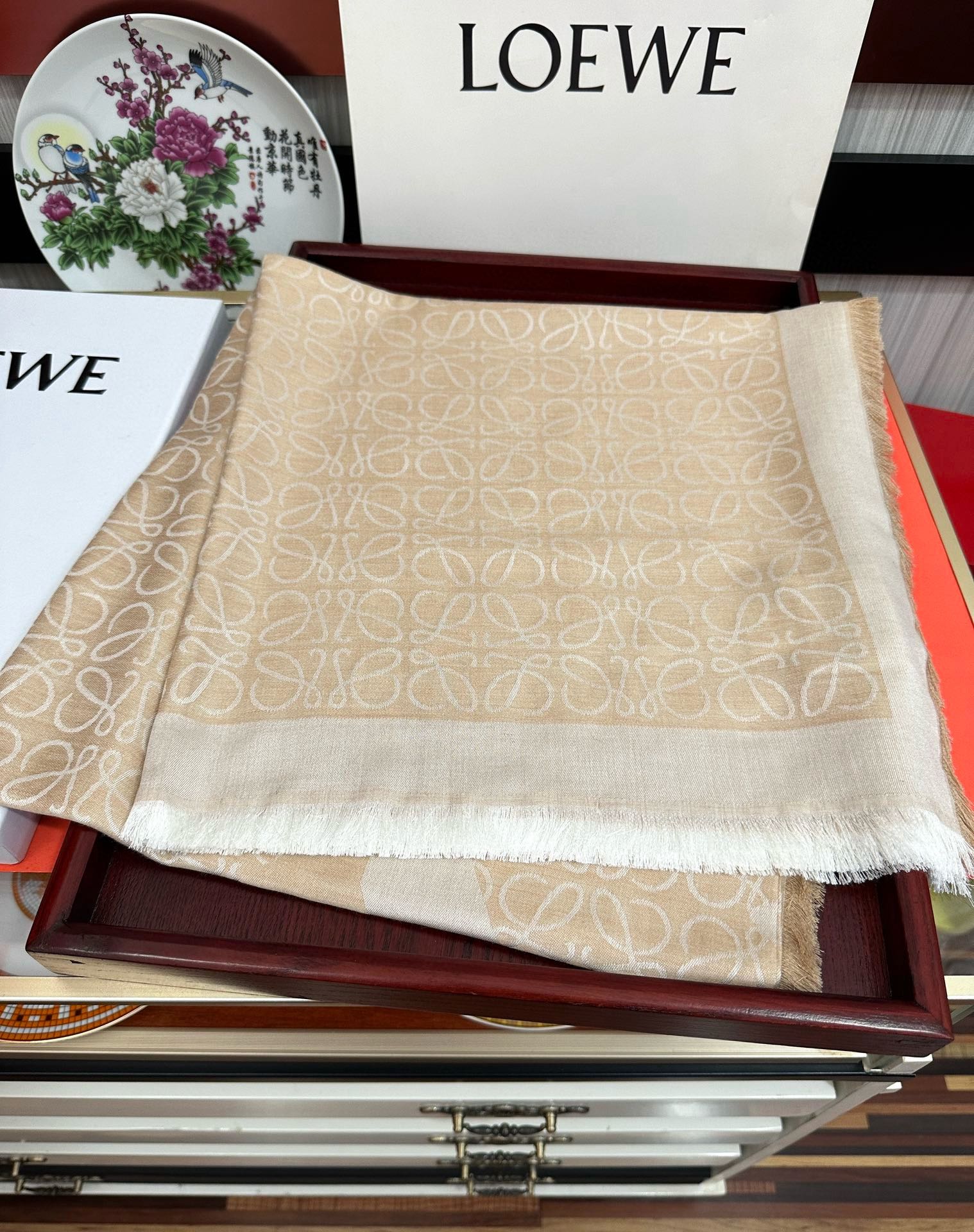 上新。罗意威【经典logo标志方巾】[太阳]很幸运拿到這个东西[爱心]真的不多见[强]很少在国內做订单[