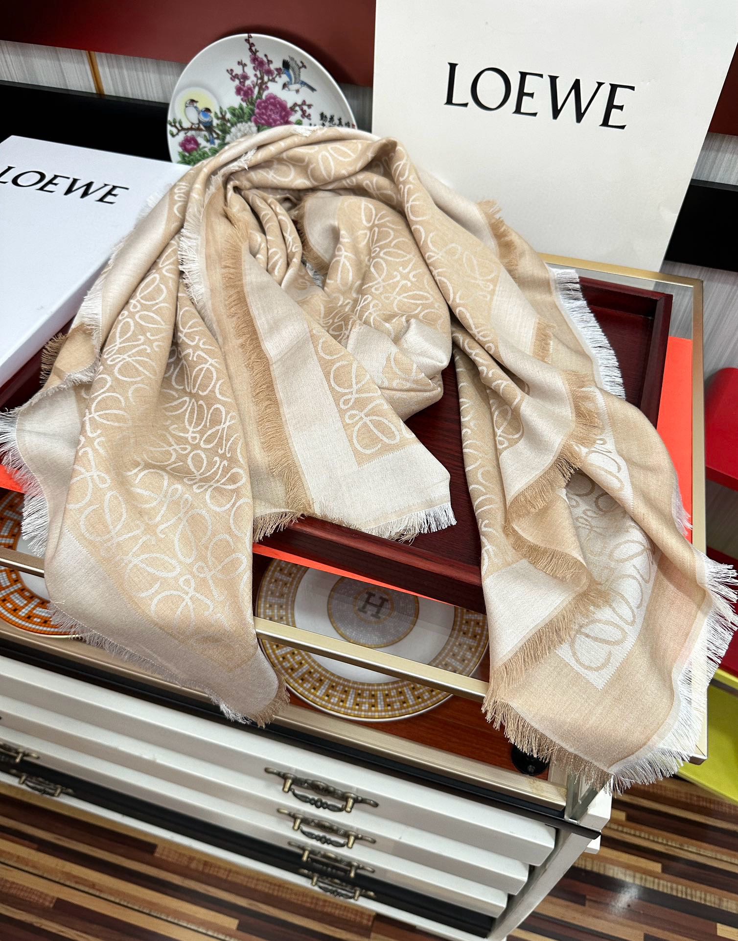 上新。罗意威【经典logo标志方巾】[太阳]很幸运拿到這个东西[爱心]真的不多见[强]很少在国內做订单[