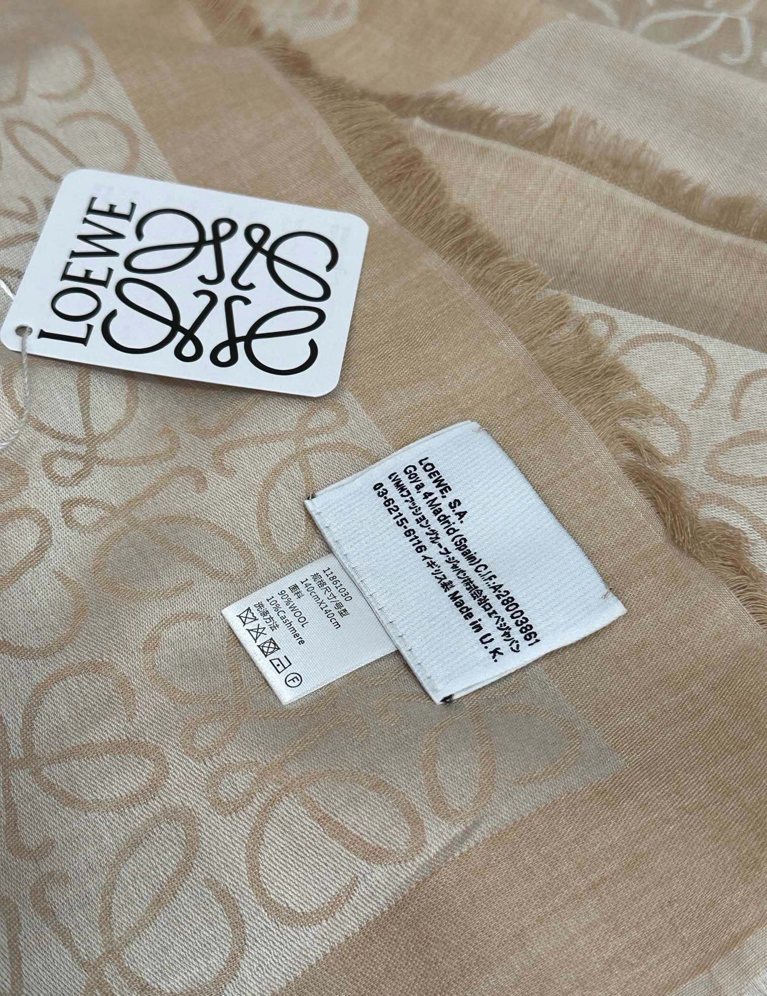 上新。罗意威【经典logo标志方巾】[太阳]很幸运拿到這个东西[爱心]真的不多见[强]很少在国內做订单[