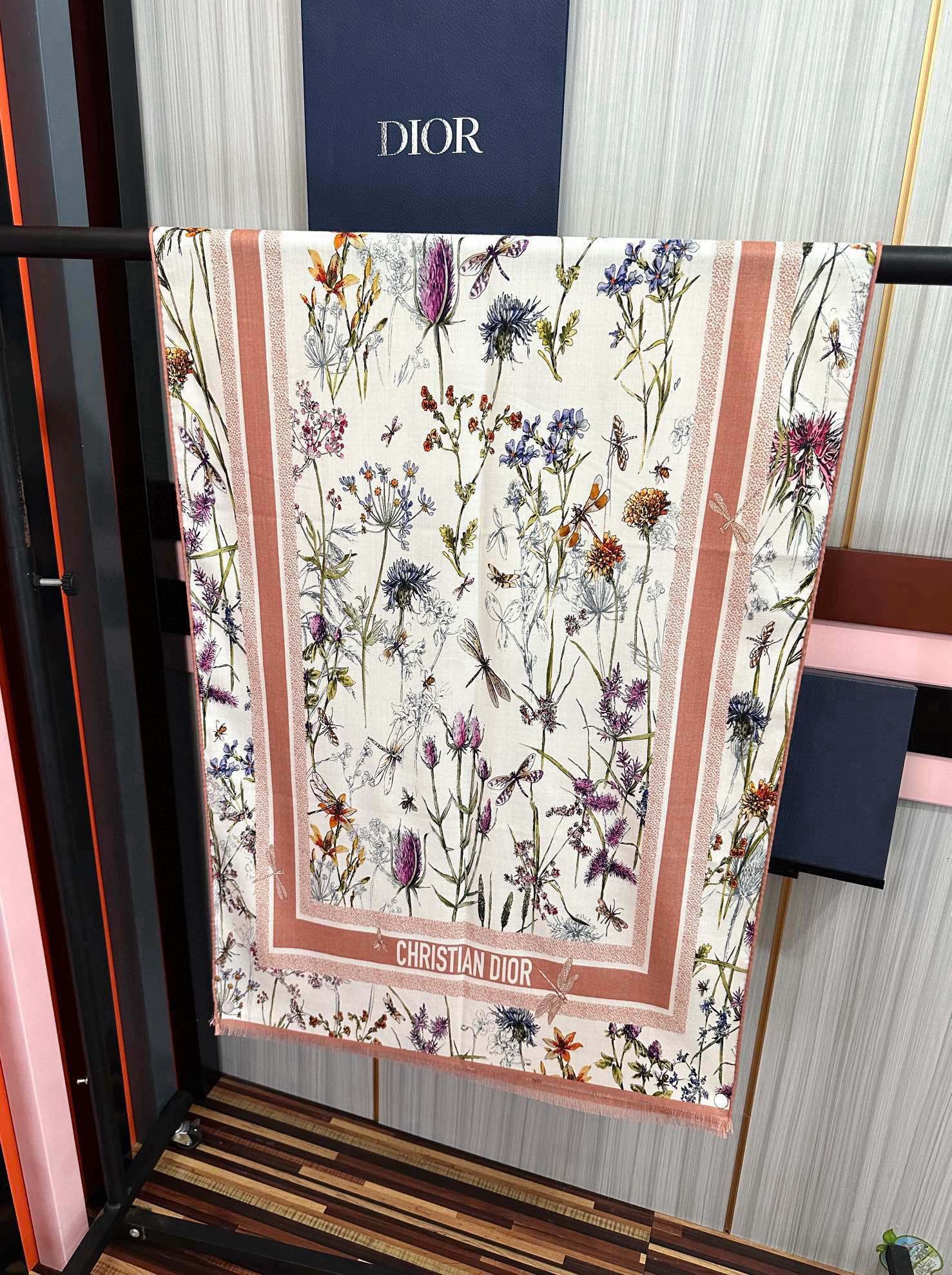 新款。2010迪奥 太美了[嘴唇]ZG同步 双面同色 [吃瓜]下手一定要快[嘴唇]四季都可以用[勾引]真