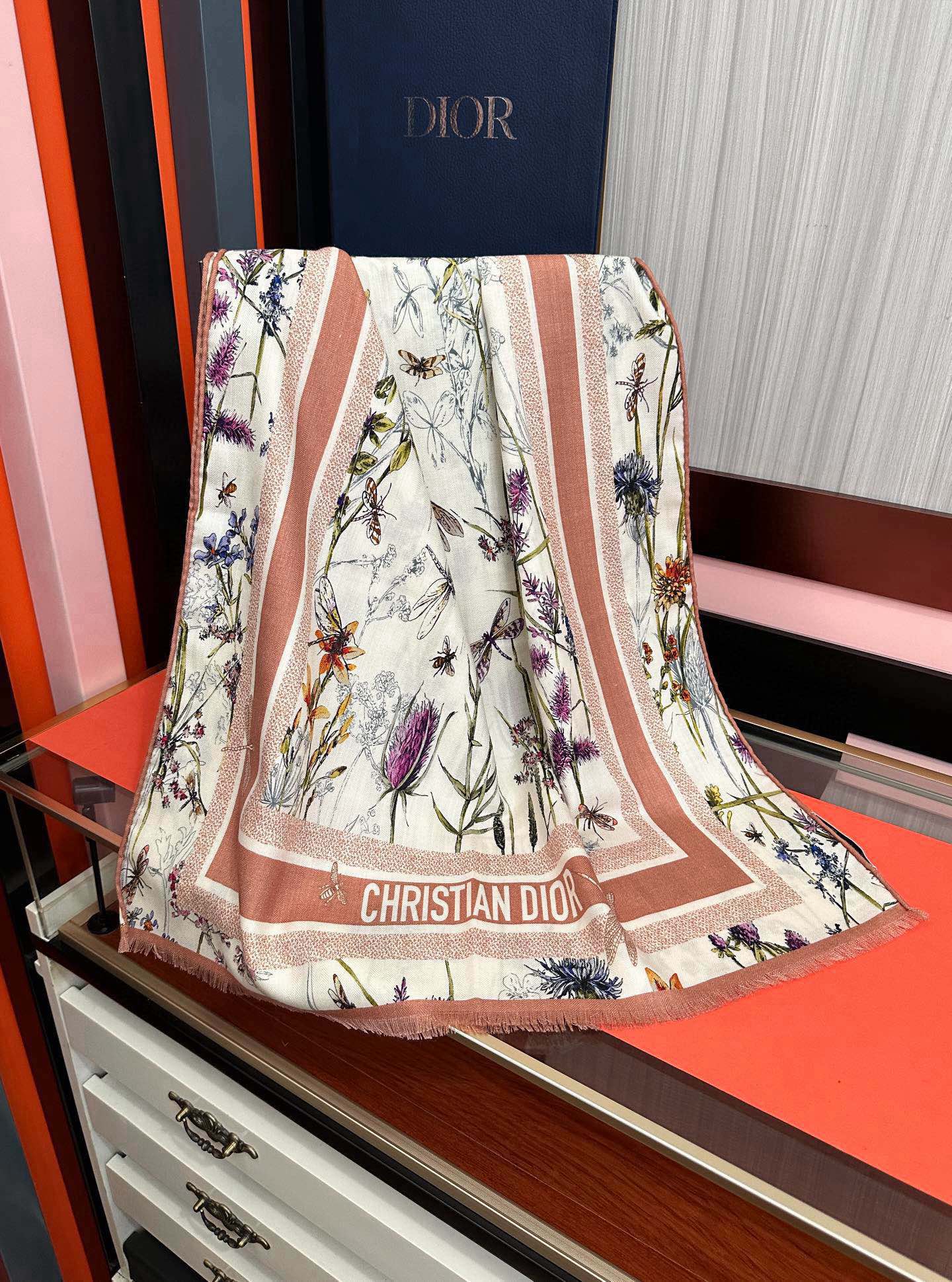 新款。2010迪奥 太美了[嘴唇]ZG同步 双面同色 [吃瓜]下手一定要快[嘴唇]四季都可以用[勾引]真