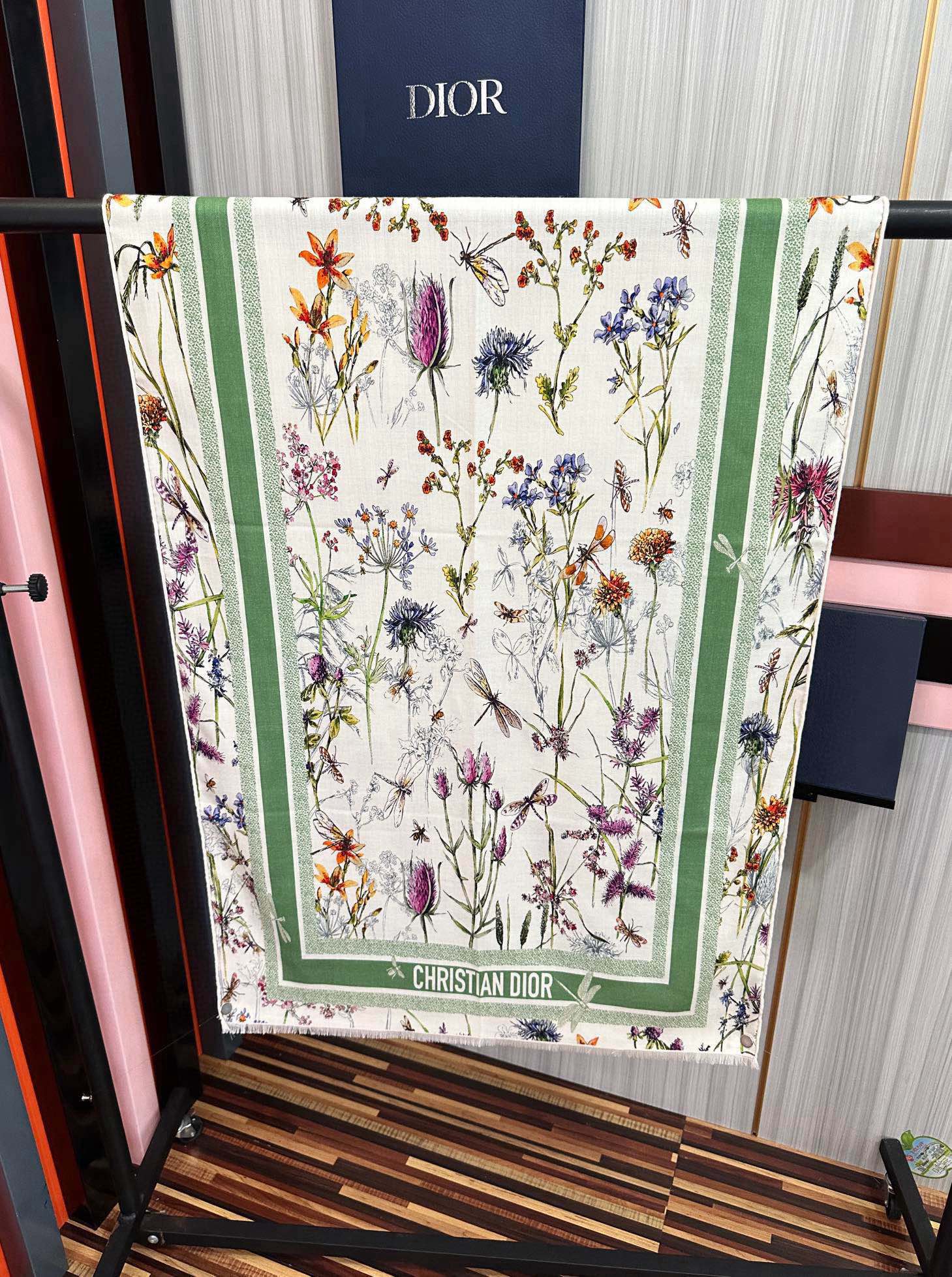 新款。2010迪奥 太美了[嘴唇]ZG同步 双面同色 [吃瓜]下手一定要快[嘴唇]四季都可以用[勾引]真