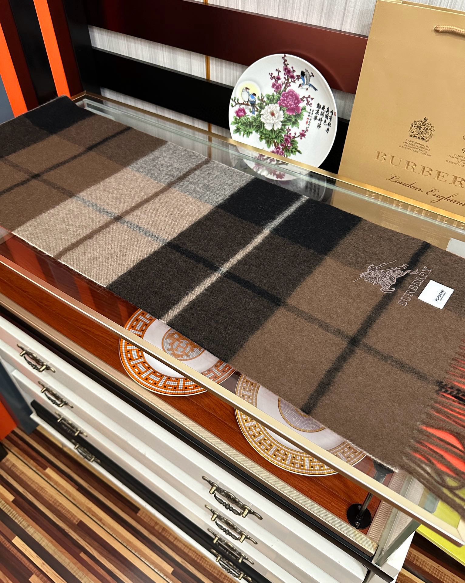 上新。巴宝莉100%羊绒 25最爆款【采用内蒙古山羊绒】🎉男女士情侣款👫围巾‼️太美了😎让人耳目一新的感