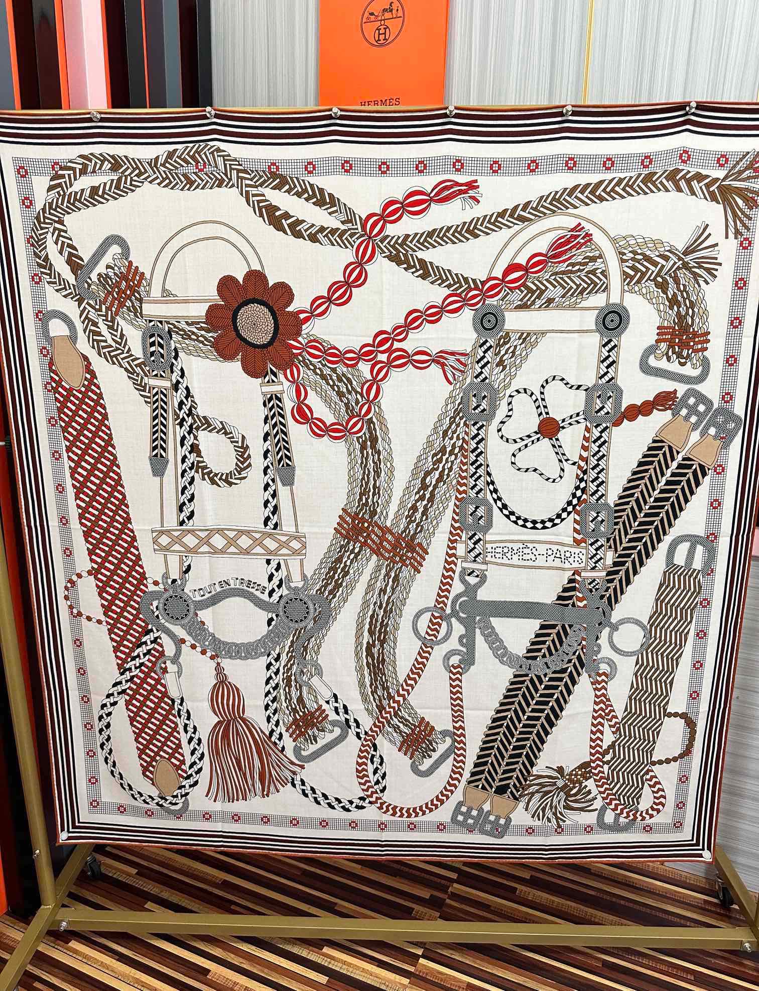 。高品质 新款 爱马仕【编织鞍袋】官网同步 2025秋冬新款[爱心]新一季丝巾采购清单估计各位养马人们已