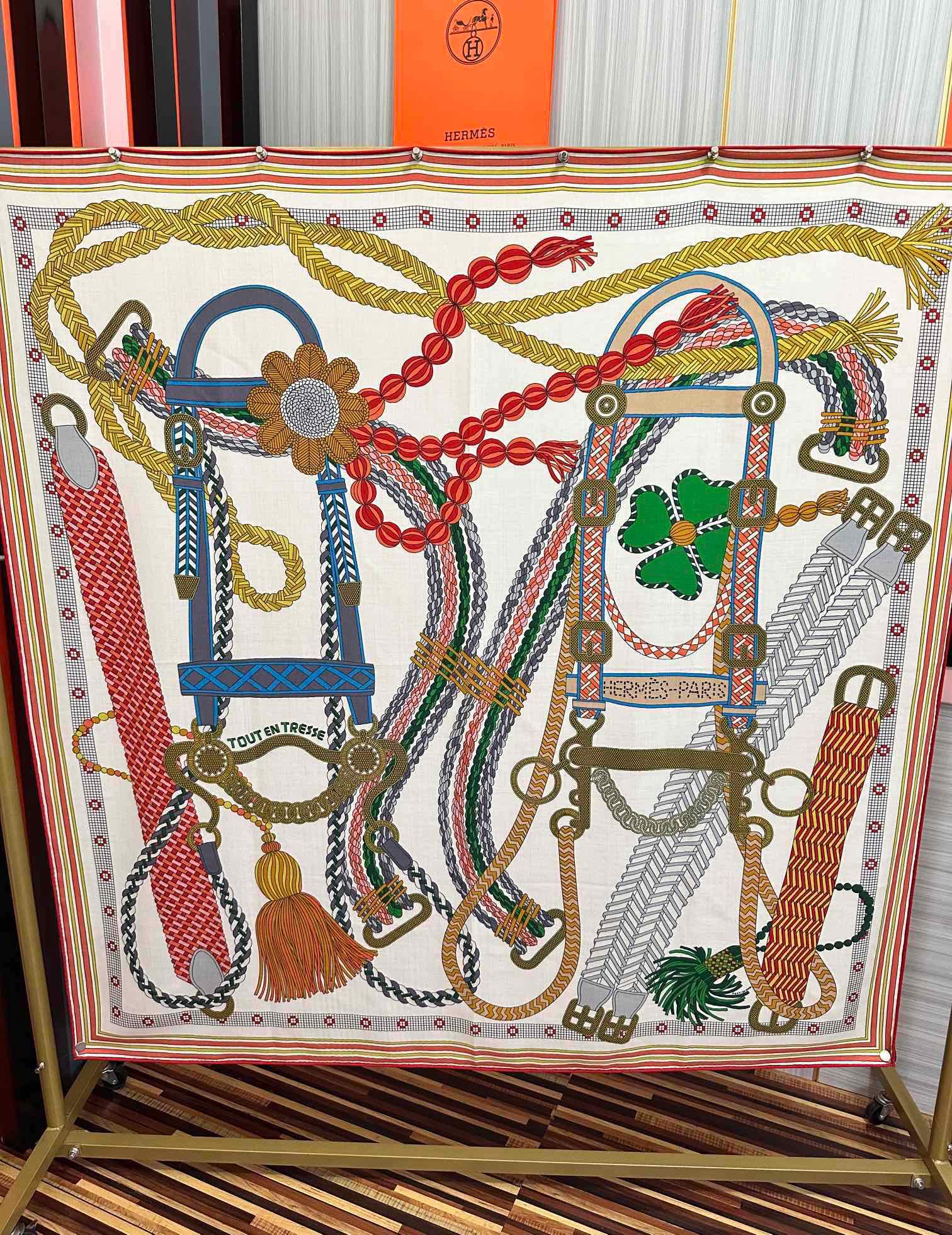 。高品质 新款 爱马仕【编织鞍袋】官网同步 2025秋冬新款[爱心]新一季丝巾采购清单估计各位养马人们已