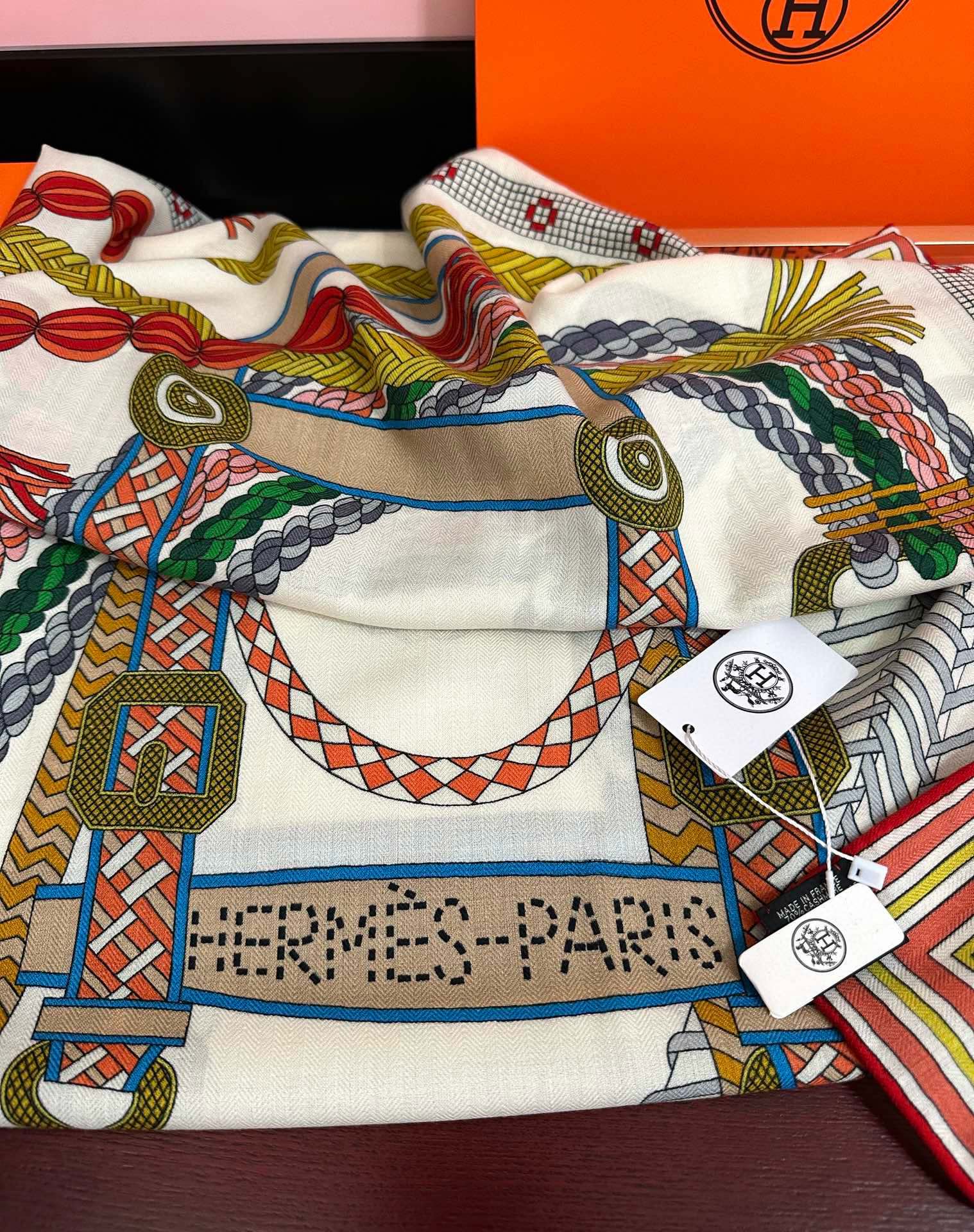 。高品质 新款 爱马仕【编织鞍袋】官网同步 2025秋冬新款[爱心]新一季丝巾采购清单估计各位养马人们已