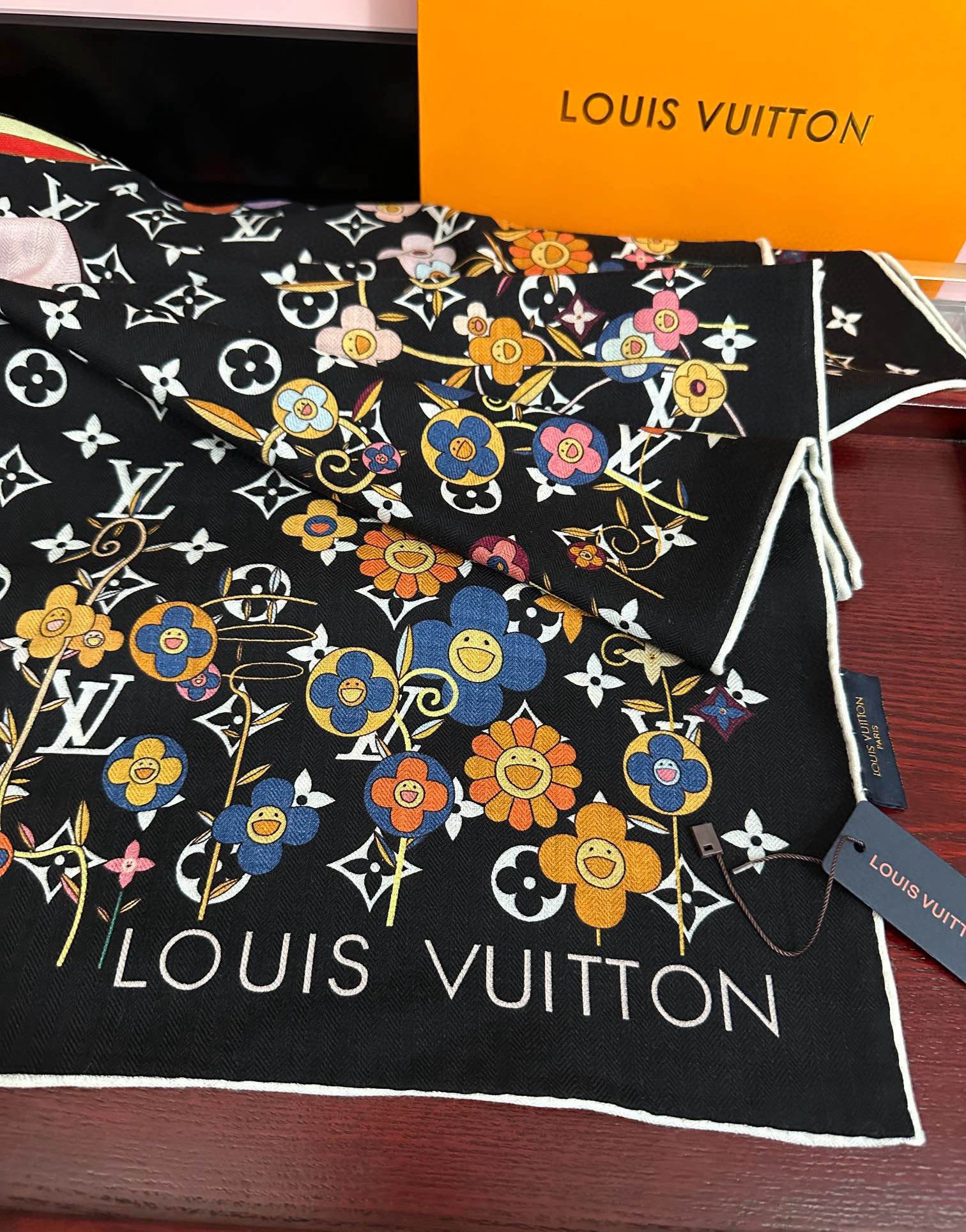 上新❤️LV 2025女士必备款ZG同步【双面同色】经典优雅[礼物]~气质到骨子里[色]新一季的面料超高