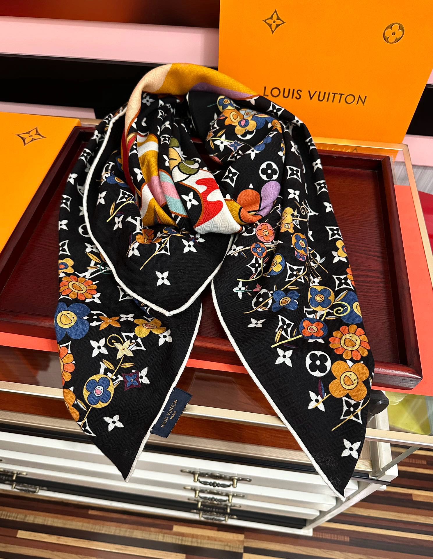 上新❤️LV 2025女士必备款ZG同步【双面同色】经典优雅[礼物]~气质到骨子里[色]新一季的面料超高