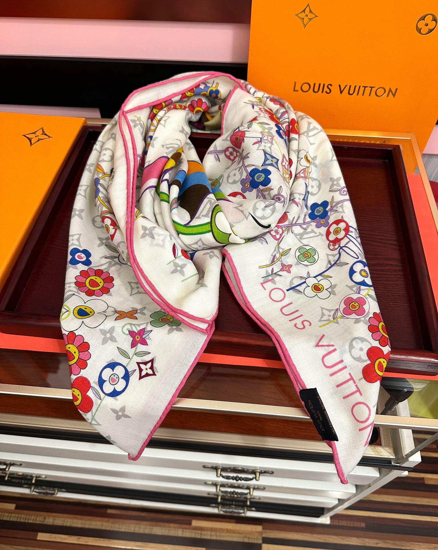 上新❤️LV 2025女士必备款ZG同步【双面同色】经典优雅[礼物]~气质到骨子里[色]新一季的面料超高