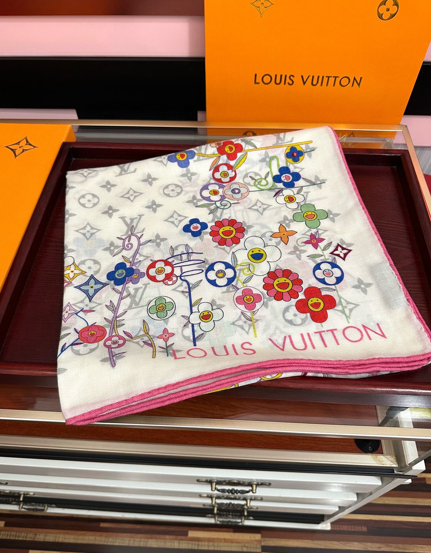 上新❤️LV 2025女士必备款ZG同步【双面同色】经典优雅[礼物]~气质到骨子里[色]新一季的面料超高