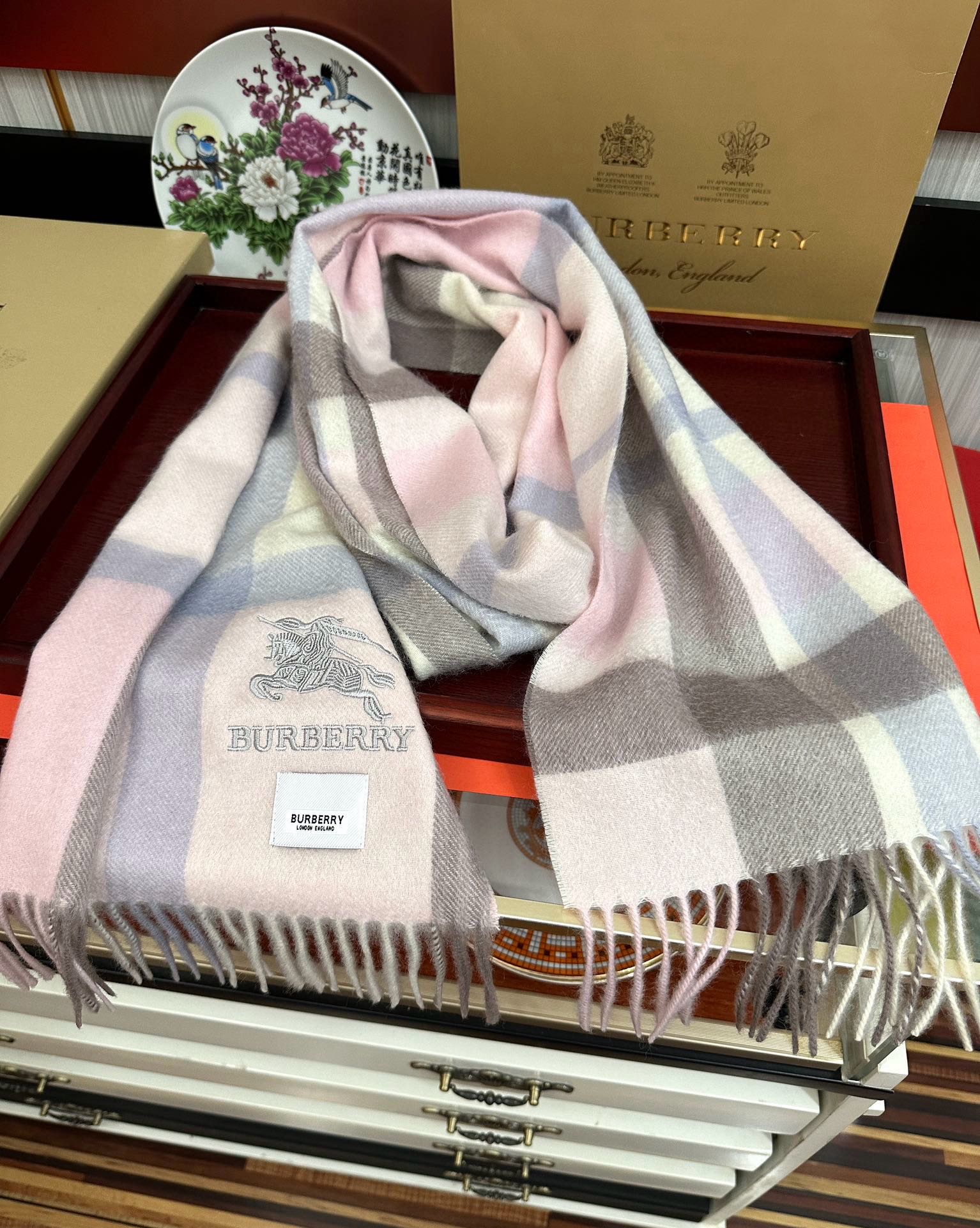 。85%山羊绒 2025巴宝莉【刺绣战马】采用内蒙古顶级山羊绒 最新款男女通用情侣款👫重磅推荐💥 经典的