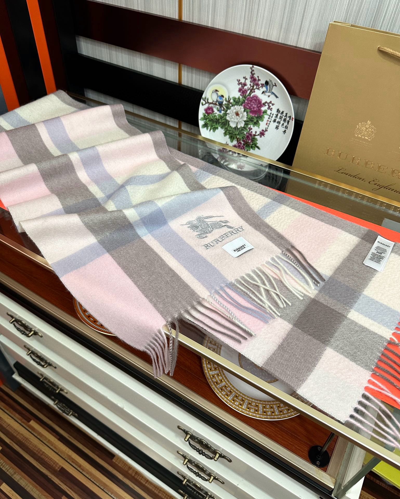 。85%山羊绒 2025巴宝莉【刺绣战马】采用内蒙古顶级山羊绒 最新款男女通用情侣款👫重磅推荐💥 经典的