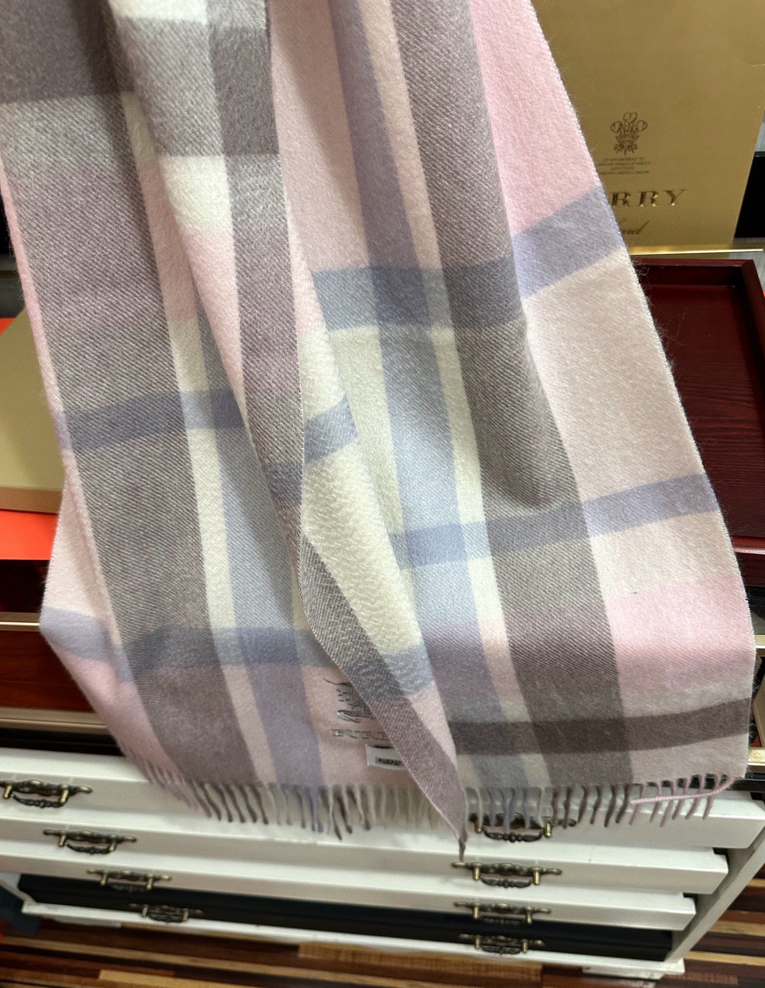 。85%山羊绒 2025巴宝莉【刺绣战马】采用内蒙古顶级山羊绒 最新款男女通用情侣款👫重磅推荐💥 经典的