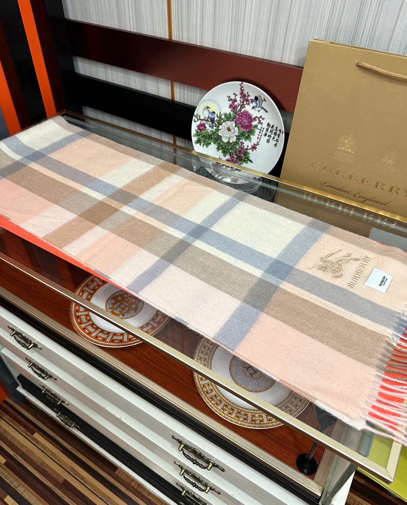 。85%山羊绒 2025巴宝莉【刺绣战马】采用内蒙古顶级山羊绒 最新款男女通用情侣款👫重磅推荐💥 经典的