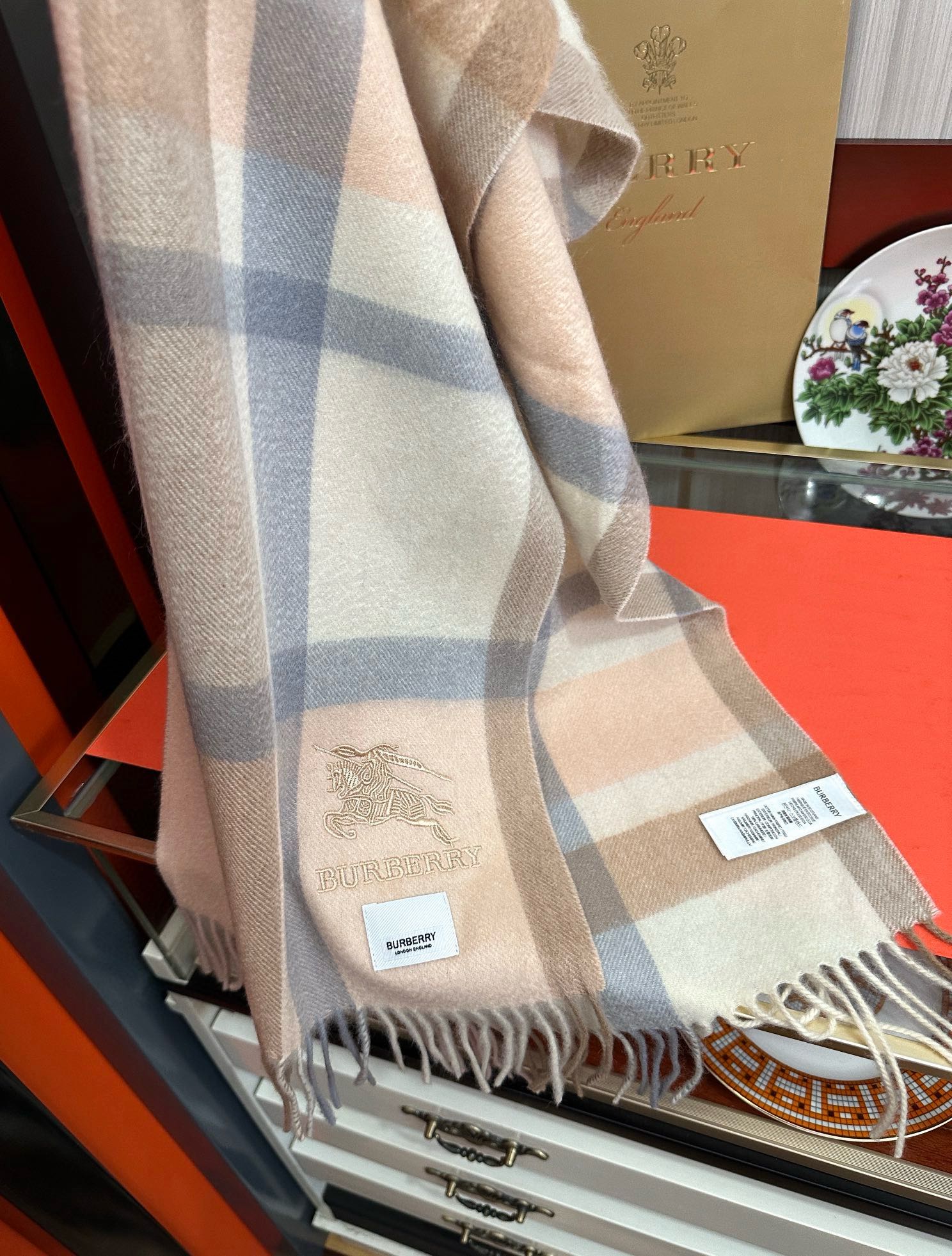 。85%山羊绒 2025巴宝莉【刺绣战马】采用内蒙古顶级山羊绒 最新款男女通用情侣款👫重磅推荐💥 经典的