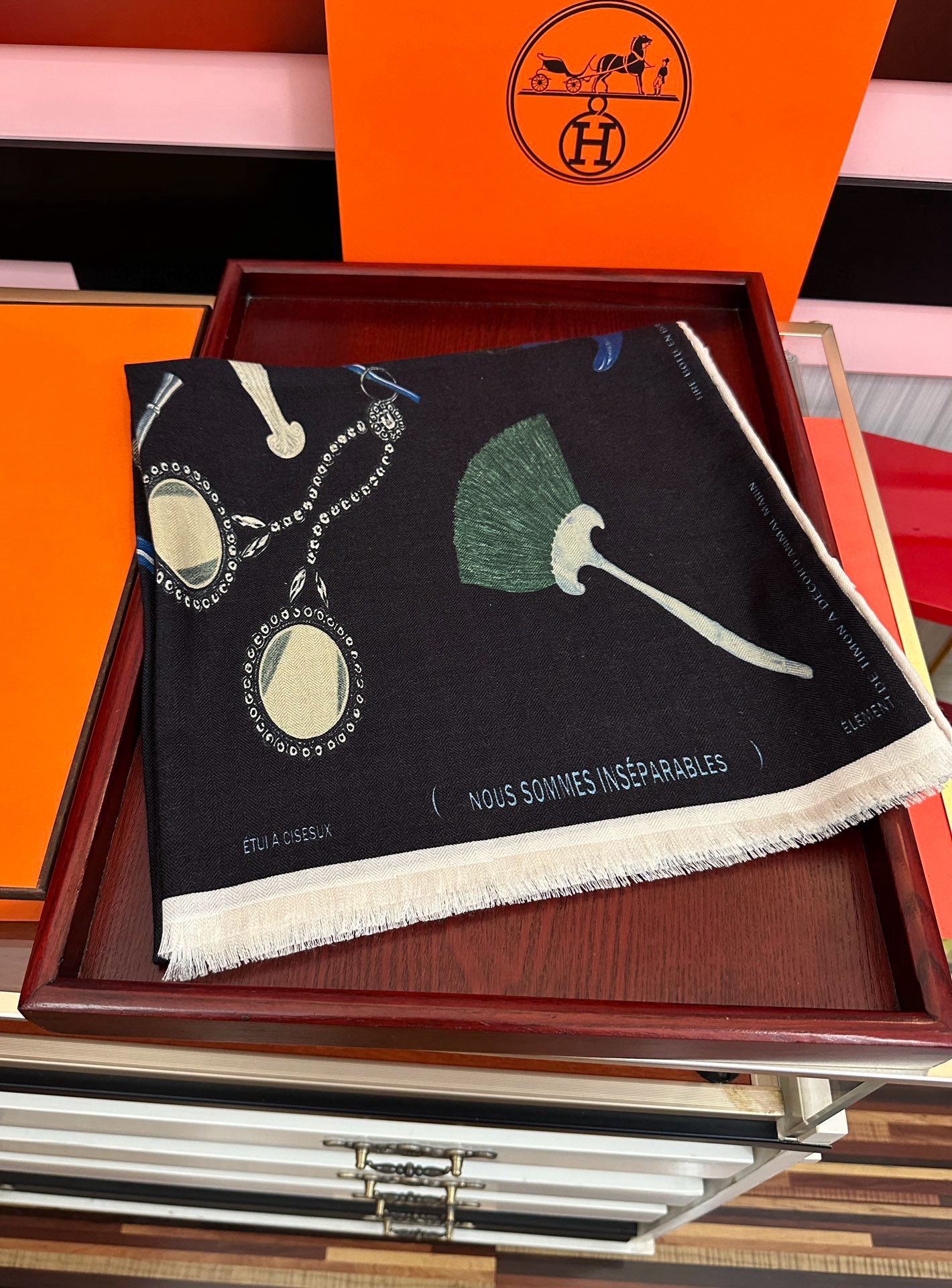 。新款 2025爱马仕。【型影相随】双面同色 太美了[吃瓜]下手一定要快[嘴唇]四季都可以用[勾引]真心