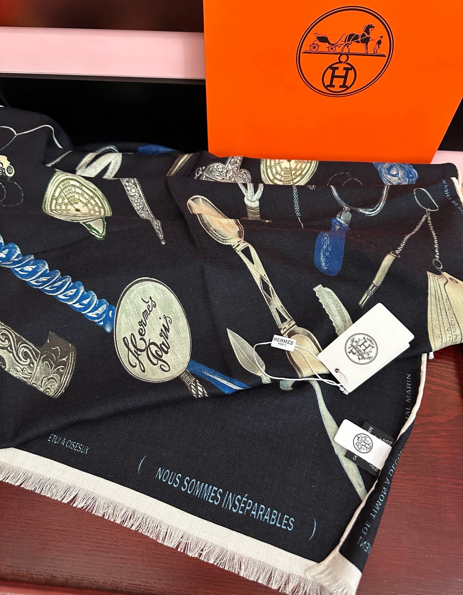 。新款 2025爱马仕。【型影相随】双面同色 太美了[吃瓜]下手一定要快[嘴唇]四季都可以用[勾引]真心