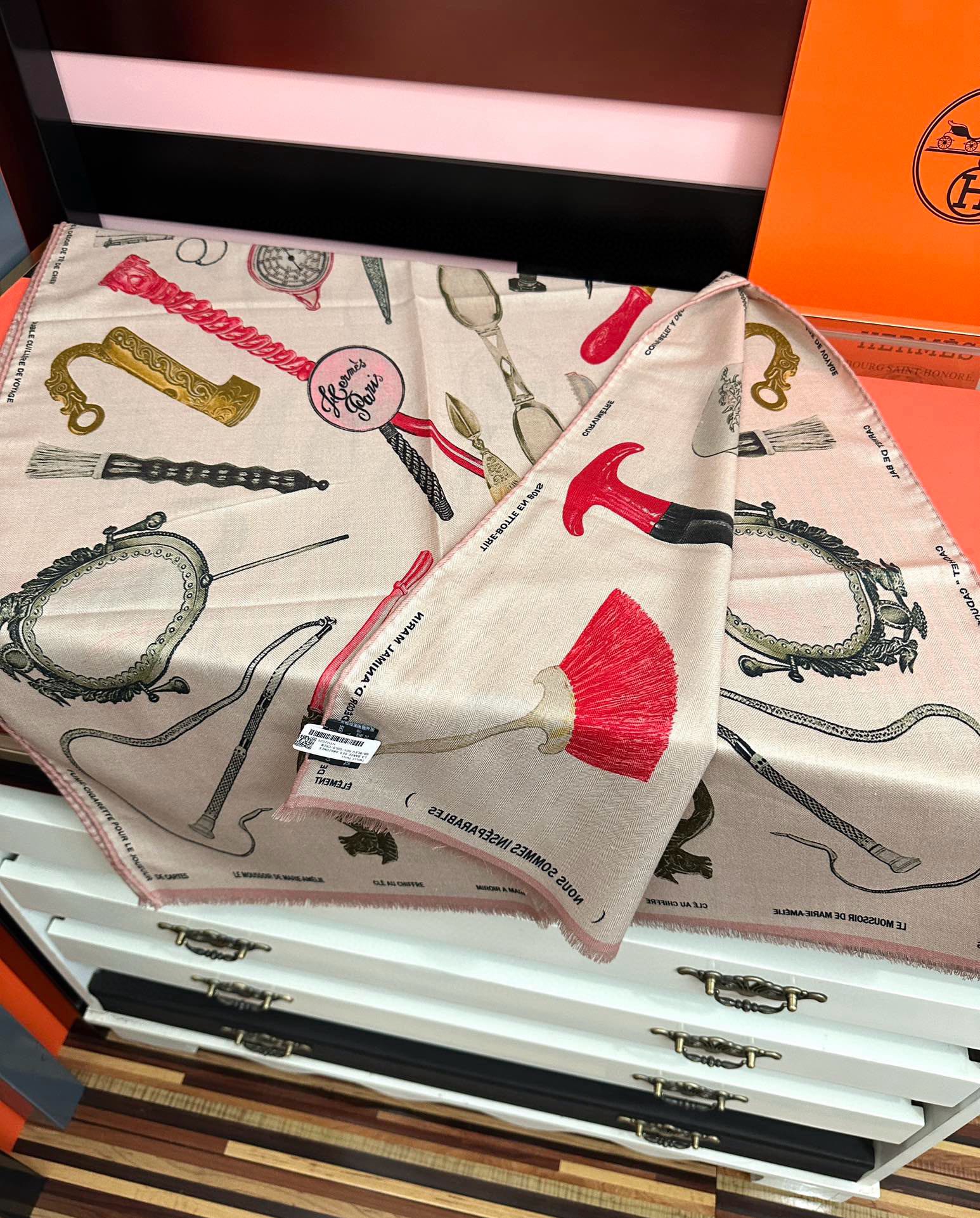 。新款 2025爱马仕。【型影相随】双面同色 太美了[吃瓜]下手一定要快[嘴唇]四季都可以用[勾引]真心