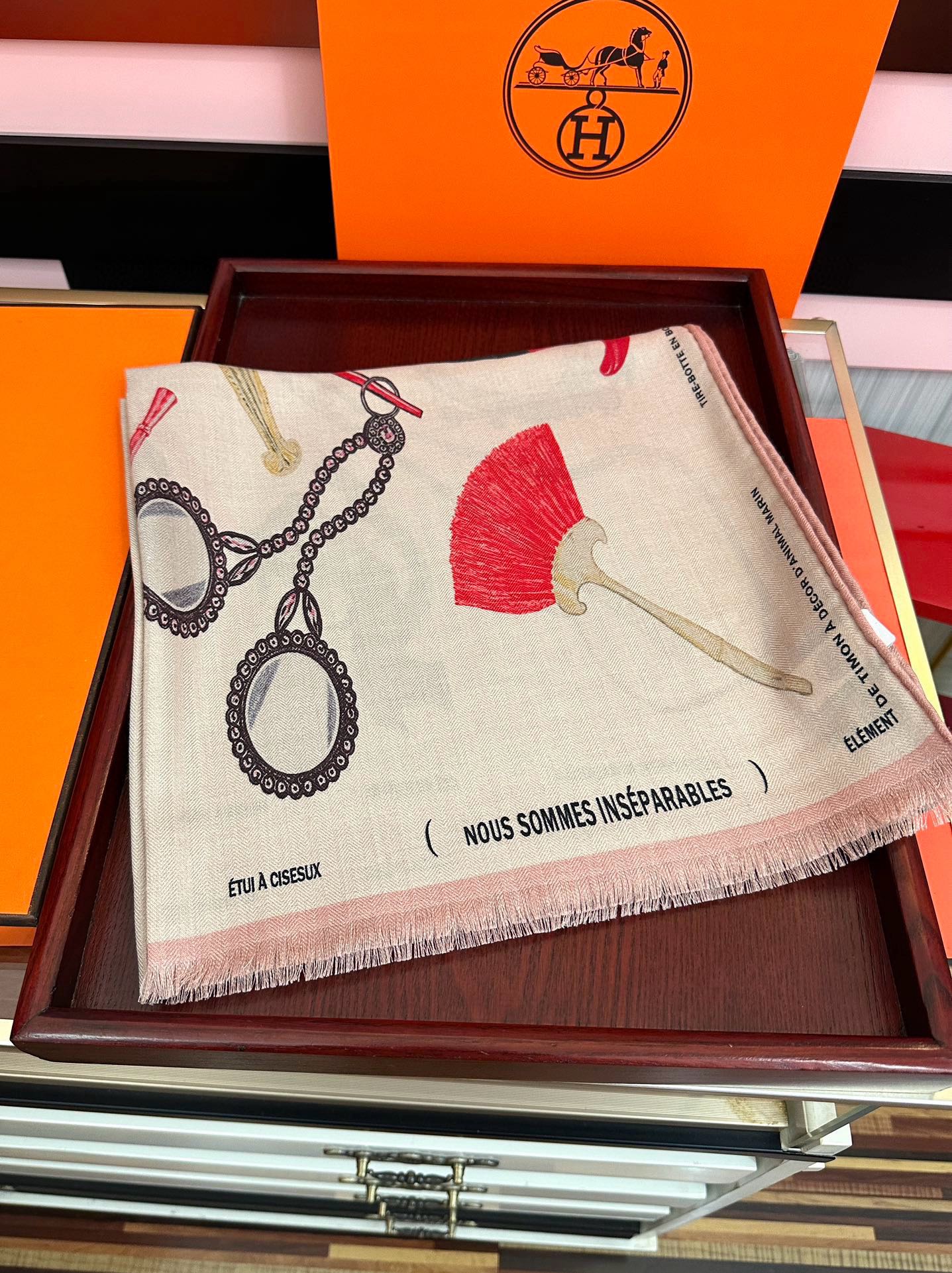 。新款 2025爱马仕。【型影相随】双面同色 太美了[吃瓜]下手一定要快[嘴唇]四季都可以用[勾引]真心