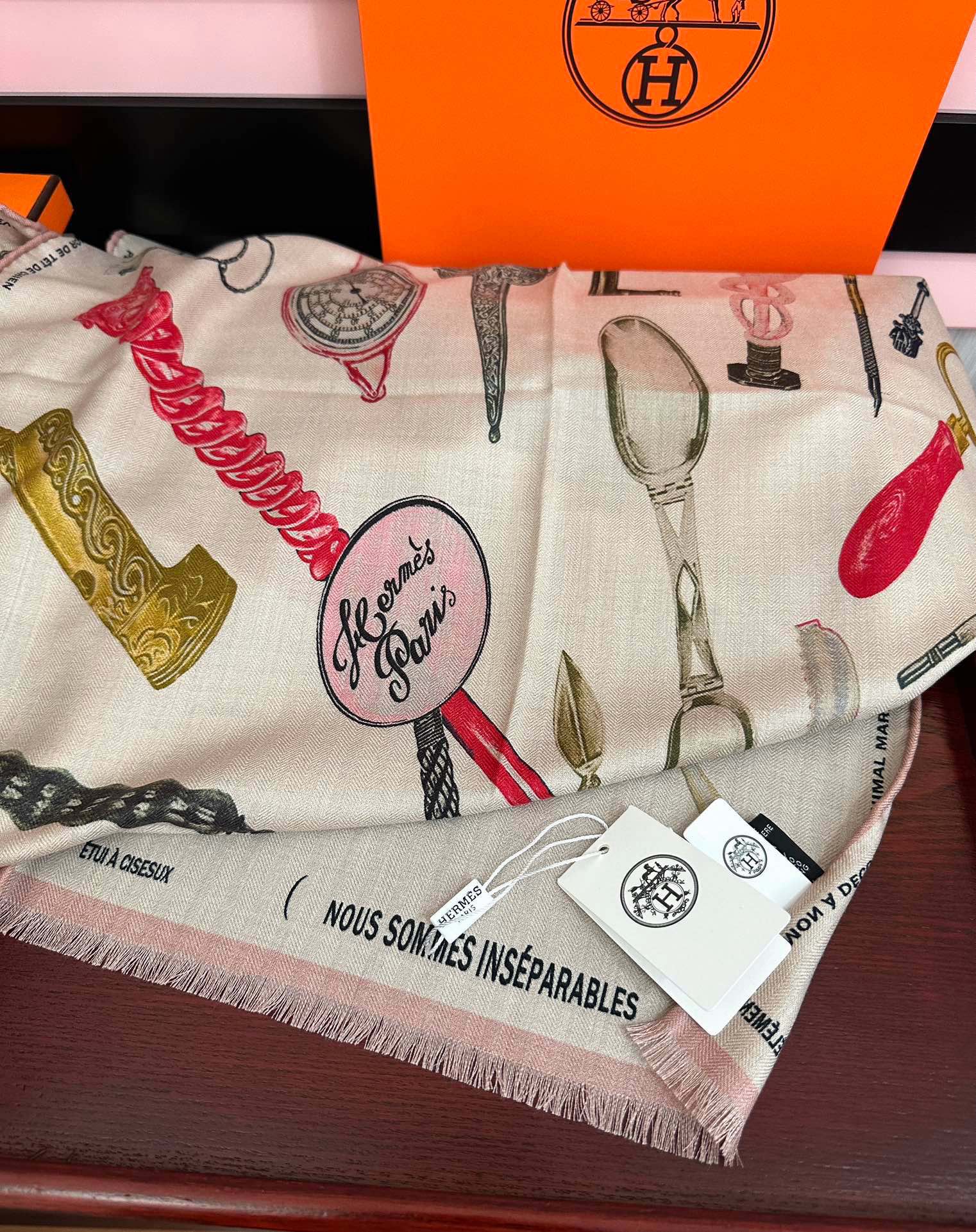 。新款 2025爱马仕。【型影相随】双面同色 太美了[吃瓜]下手一定要快[嘴唇]四季都可以用[勾引]真心