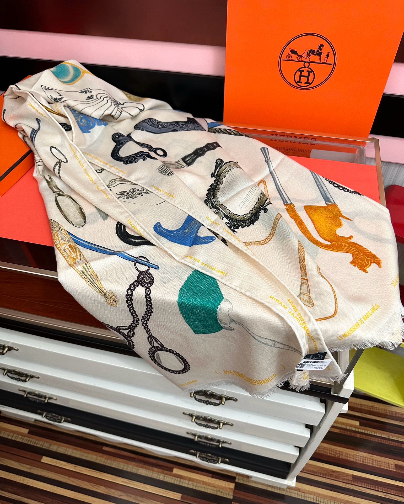 。新款 2025爱马仕。【型影相随】双面同色 太美了[吃瓜]下手一定要快[嘴唇]四季都可以用[勾引]真心