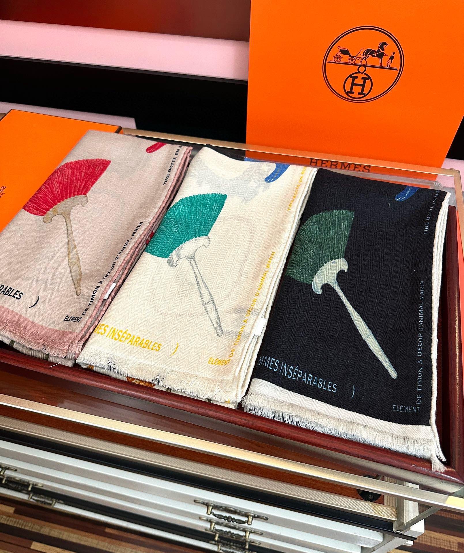 。新款 2025爱马仕。【型影相随】双面同色 太美了[吃瓜]下手一定要快[嘴唇]四季都可以用[勾引]真心