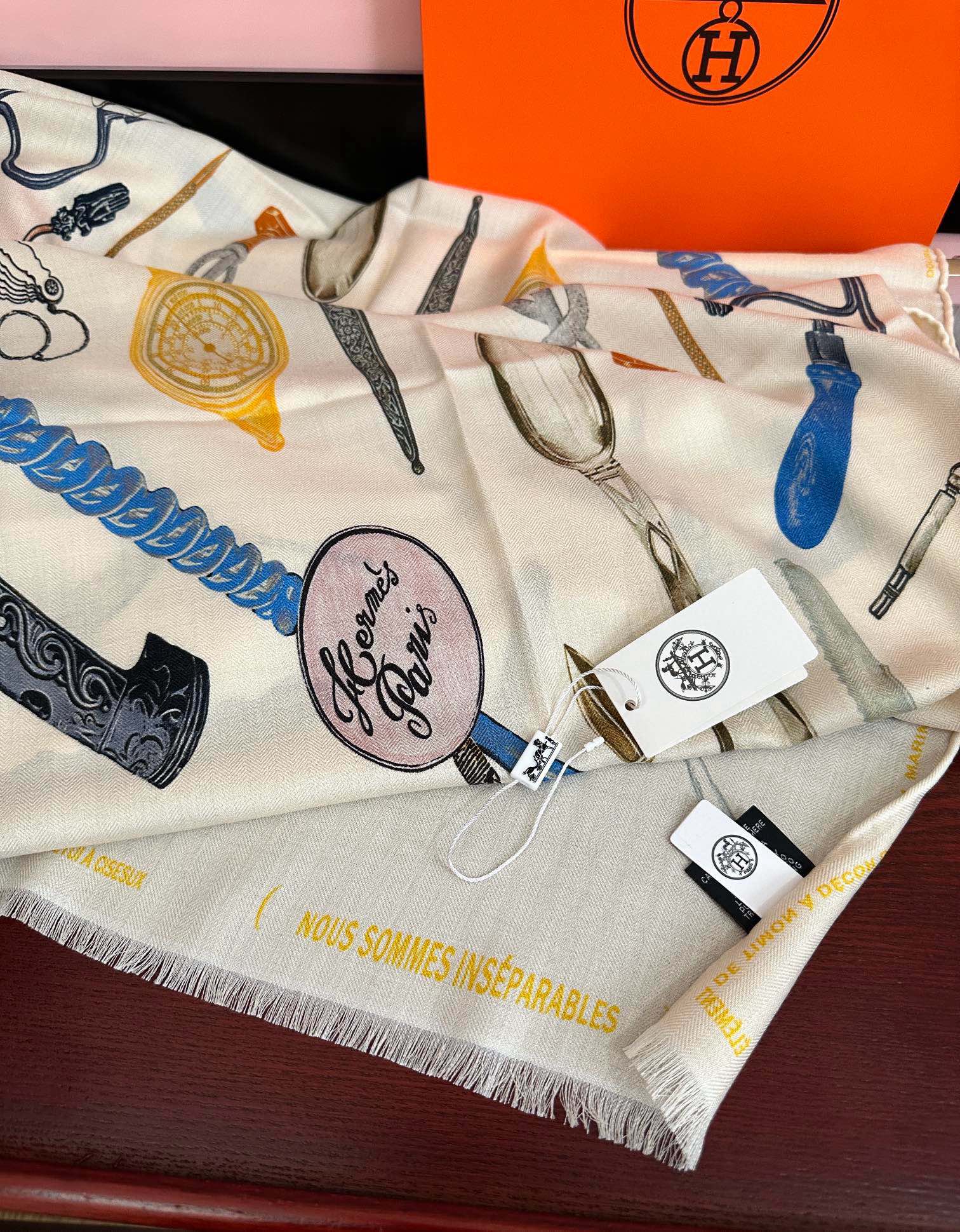 。新款 2025爱马仕。【型影相随】双面同色 太美了[吃瓜]下手一定要快[嘴唇]四季都可以用[勾引]真心