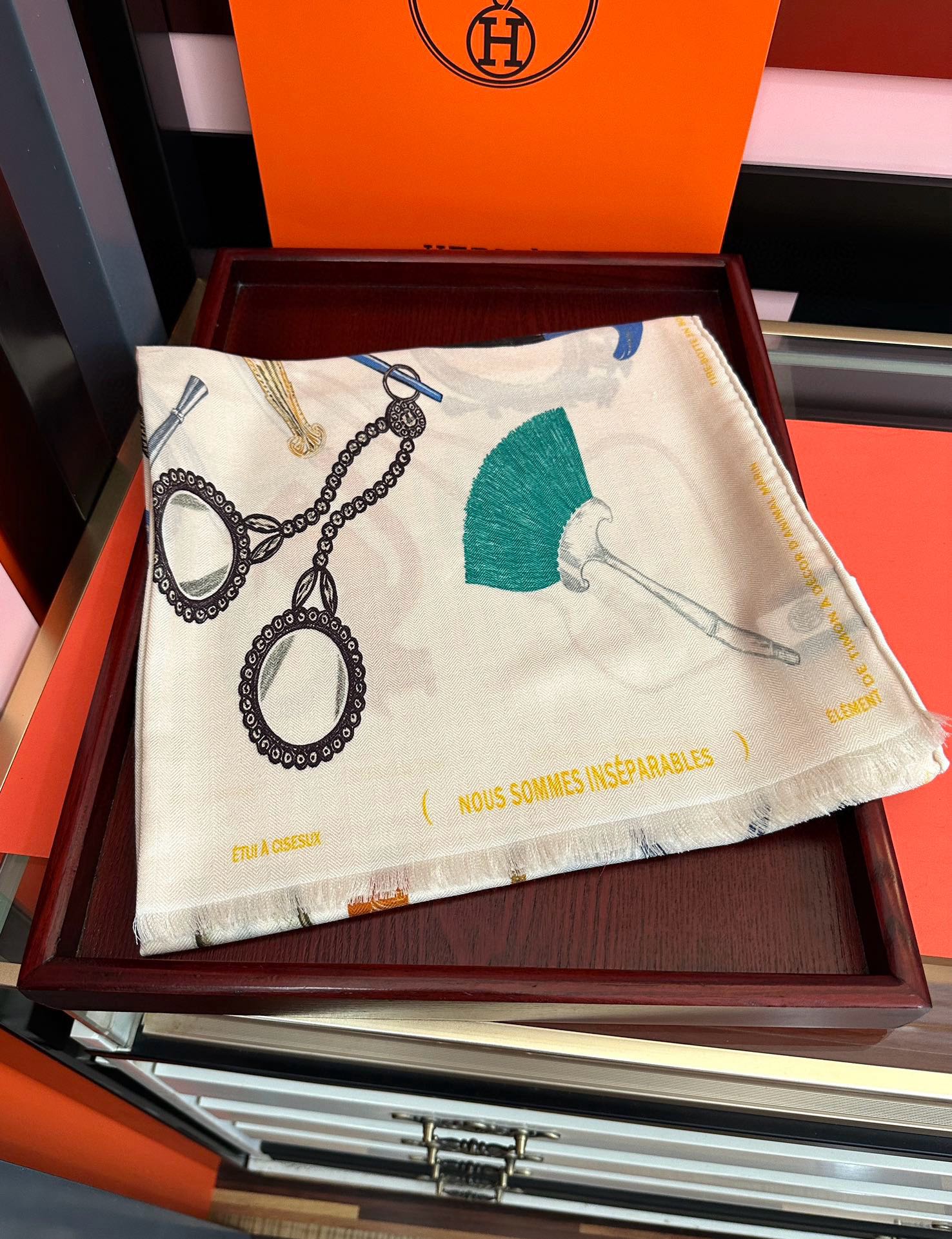 。新款 2025爱马仕。【型影相随】双面同色 太美了[吃瓜]下手一定要快[嘴唇]四季都可以用[勾引]真心