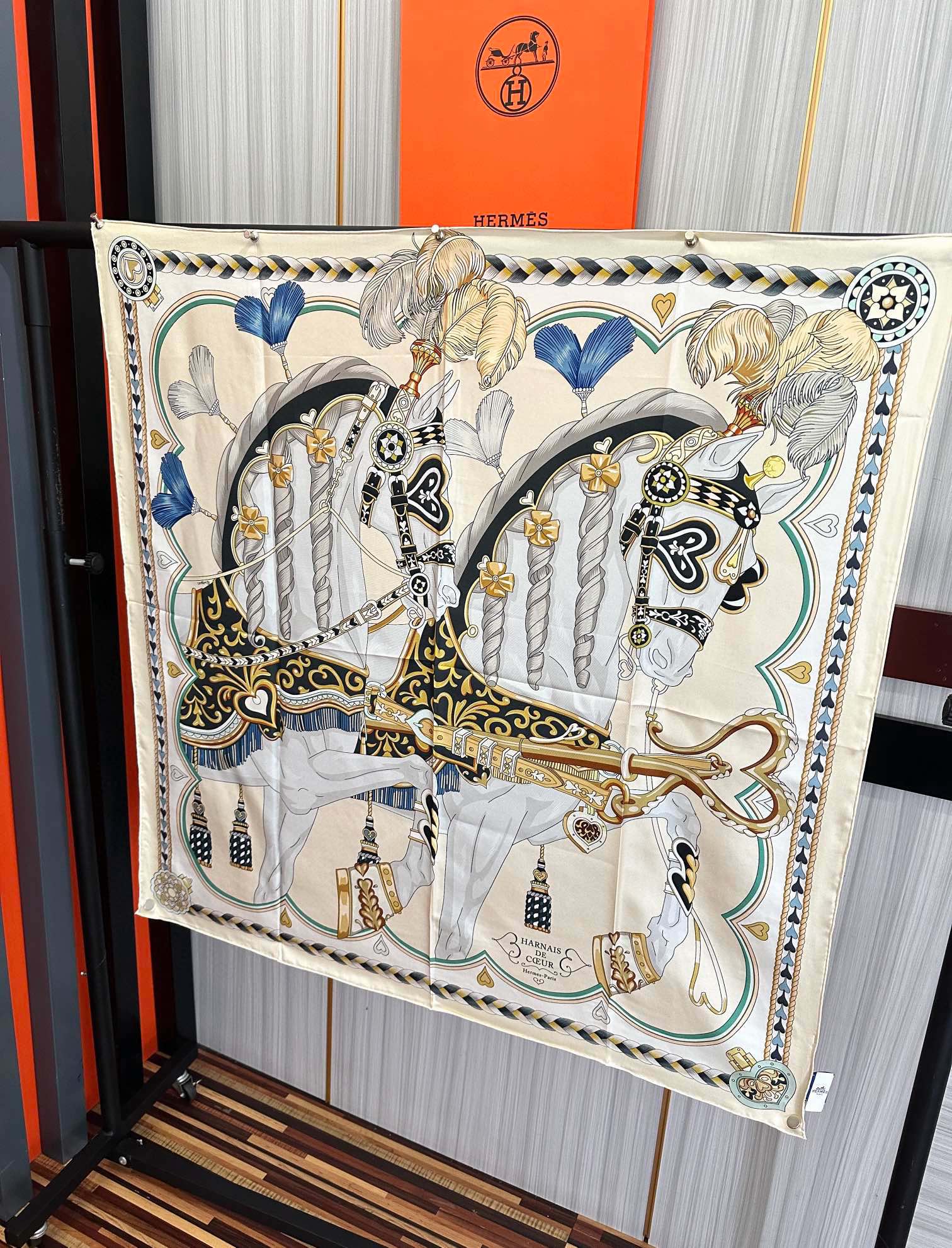 。高版本 爱马仕 2025新款【骏马奔腾】精致手工卷边，买到都说好👍下手一定要快高端 大爱❤️女人尤物 