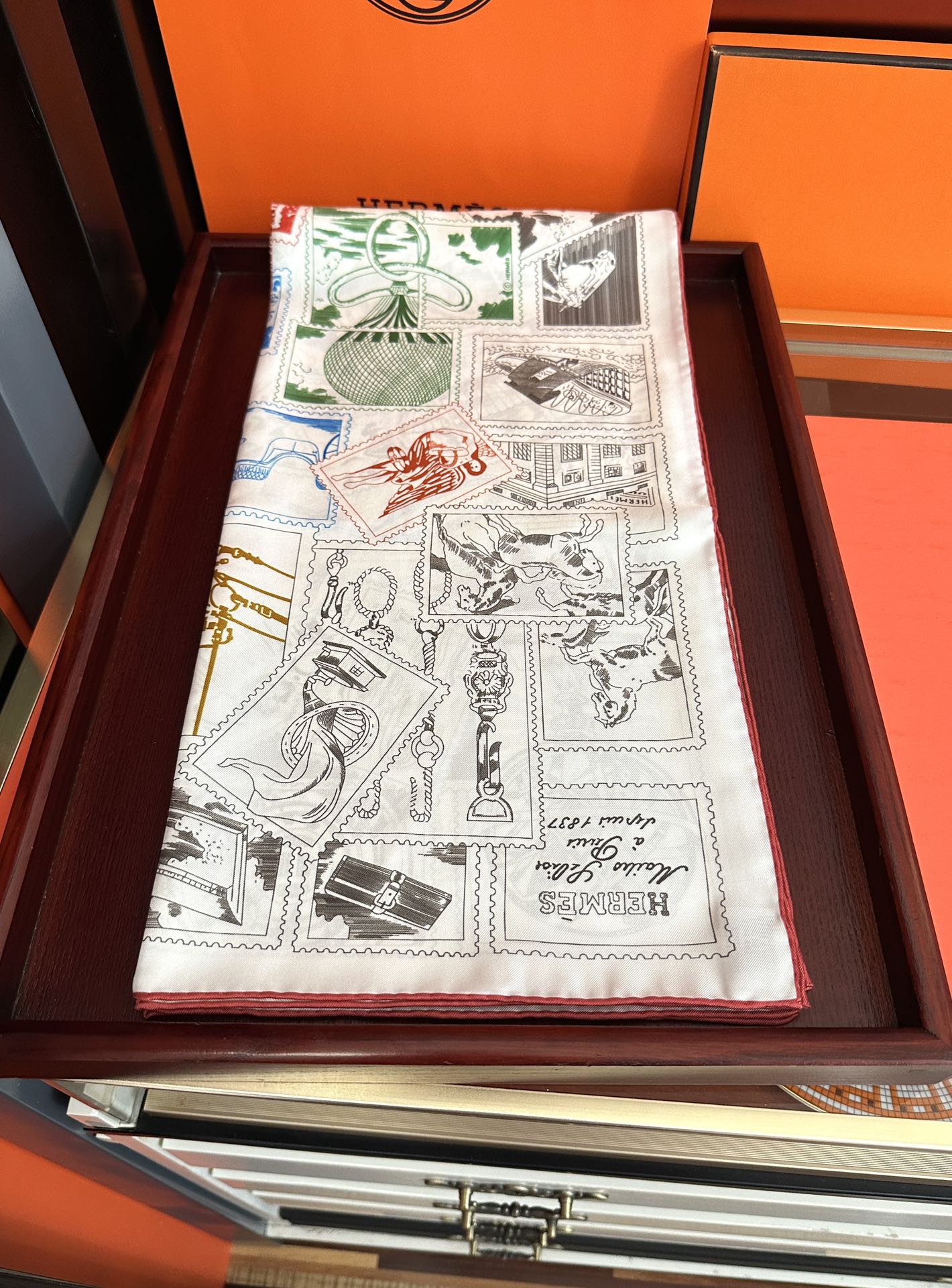 上新2025 。HERMES 重磅[庆祝]【福宝集邮者】90方巾[嘴唇]精简时髦，太美了 品质感很显好[