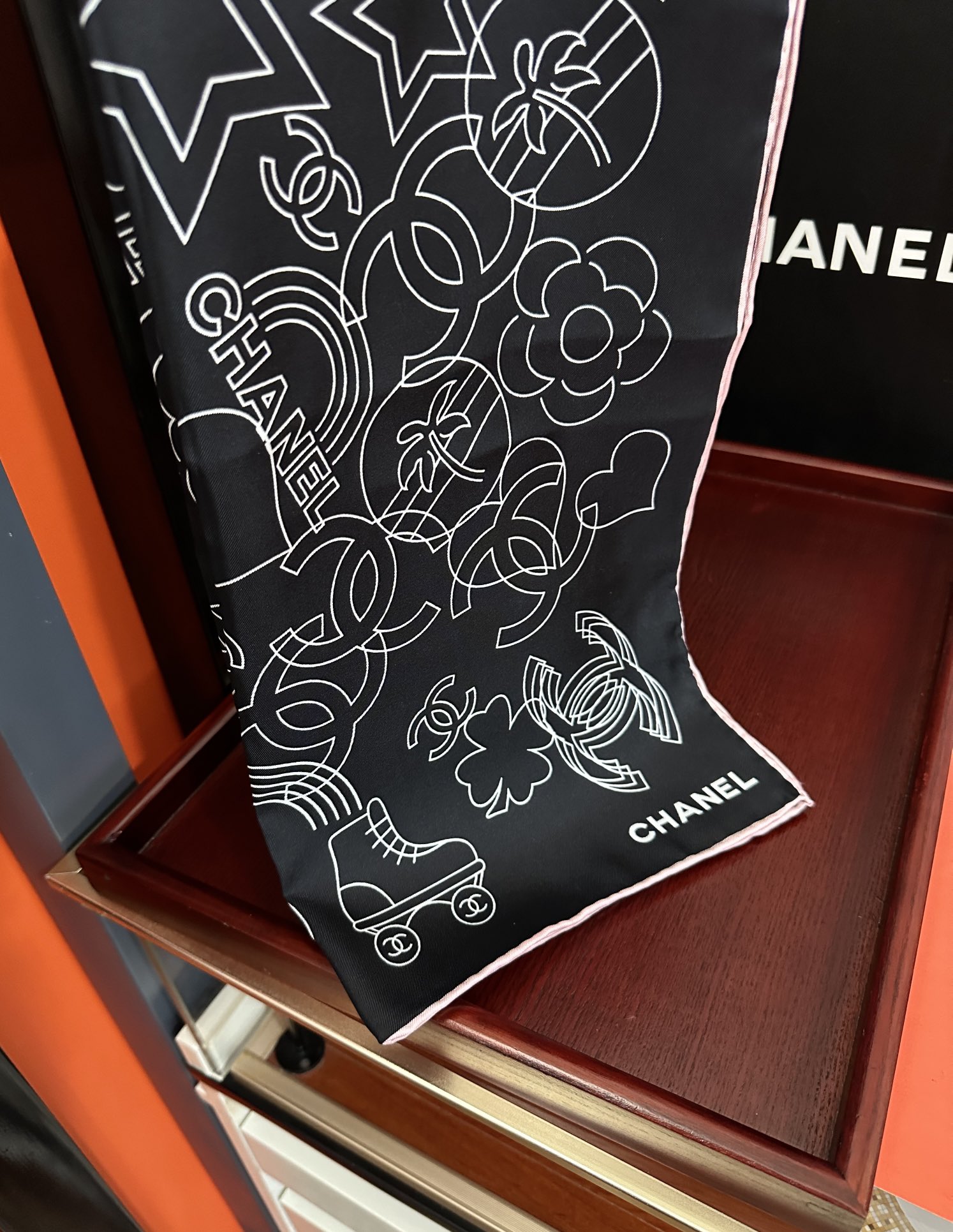 。香奈儿 专柜同步【双面同色】重磅推荐[色]真的超级爱的款式❤️Love,真情永在[得意]一条印有cha