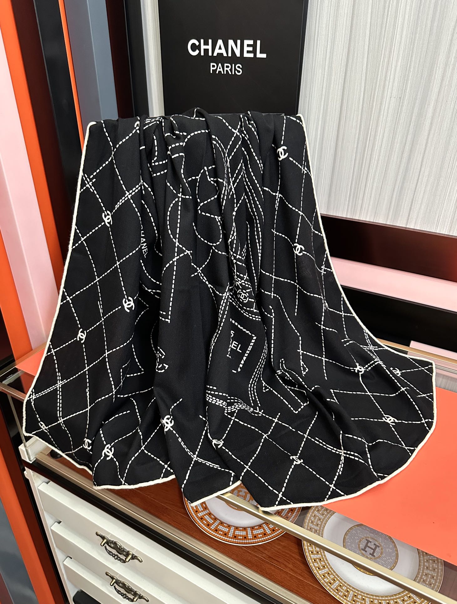 新款。2010香奈儿 【双面同色】永远经典双C优雅Coco风[礼物]~气质到骨子里[色]香奶奶新一季的面