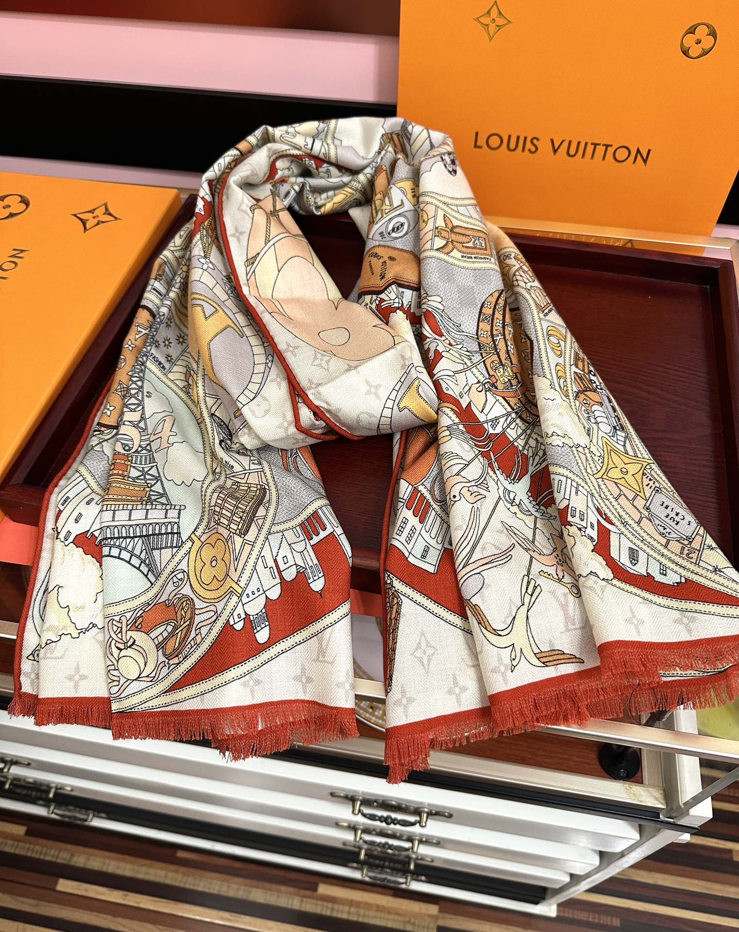 。 新款LV。高品质 【双面同色】女生必备款[得意]随便怎么围都好看[色]大气时尚 太美了[吃瓜]下手一