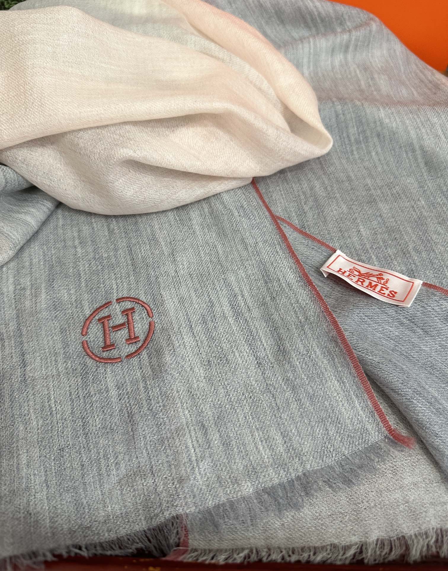 新款2025。爱马士🧣太美了[庆祝]万众瞩目经典版到货🎆最优质的年轻设计师推出的最新概念👓搭配调色纱染再