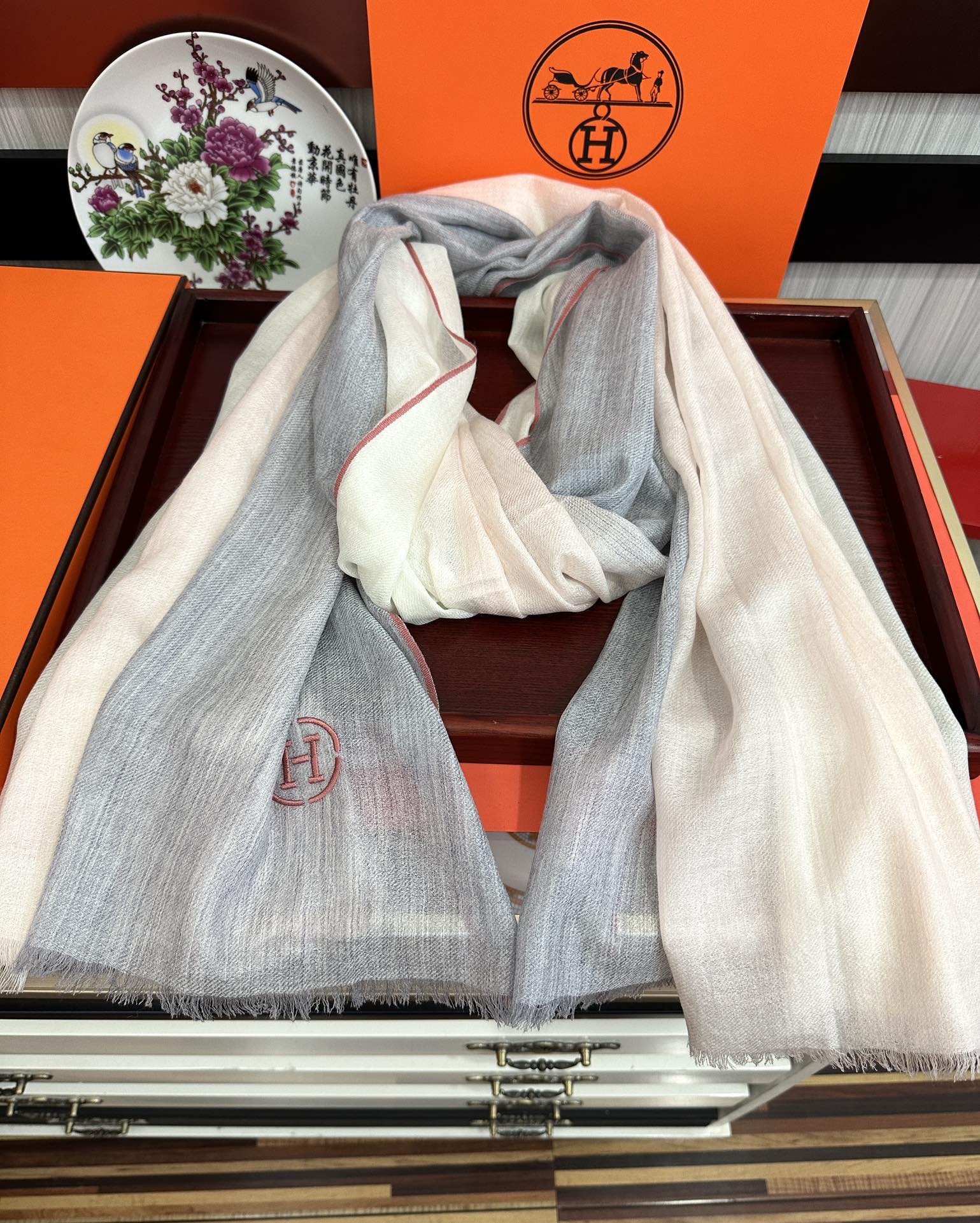 新款2025。爱马士🧣太美了[庆祝]万众瞩目经典版到货🎆最优质的年轻设计师推出的最新概念👓搭配调色纱染再