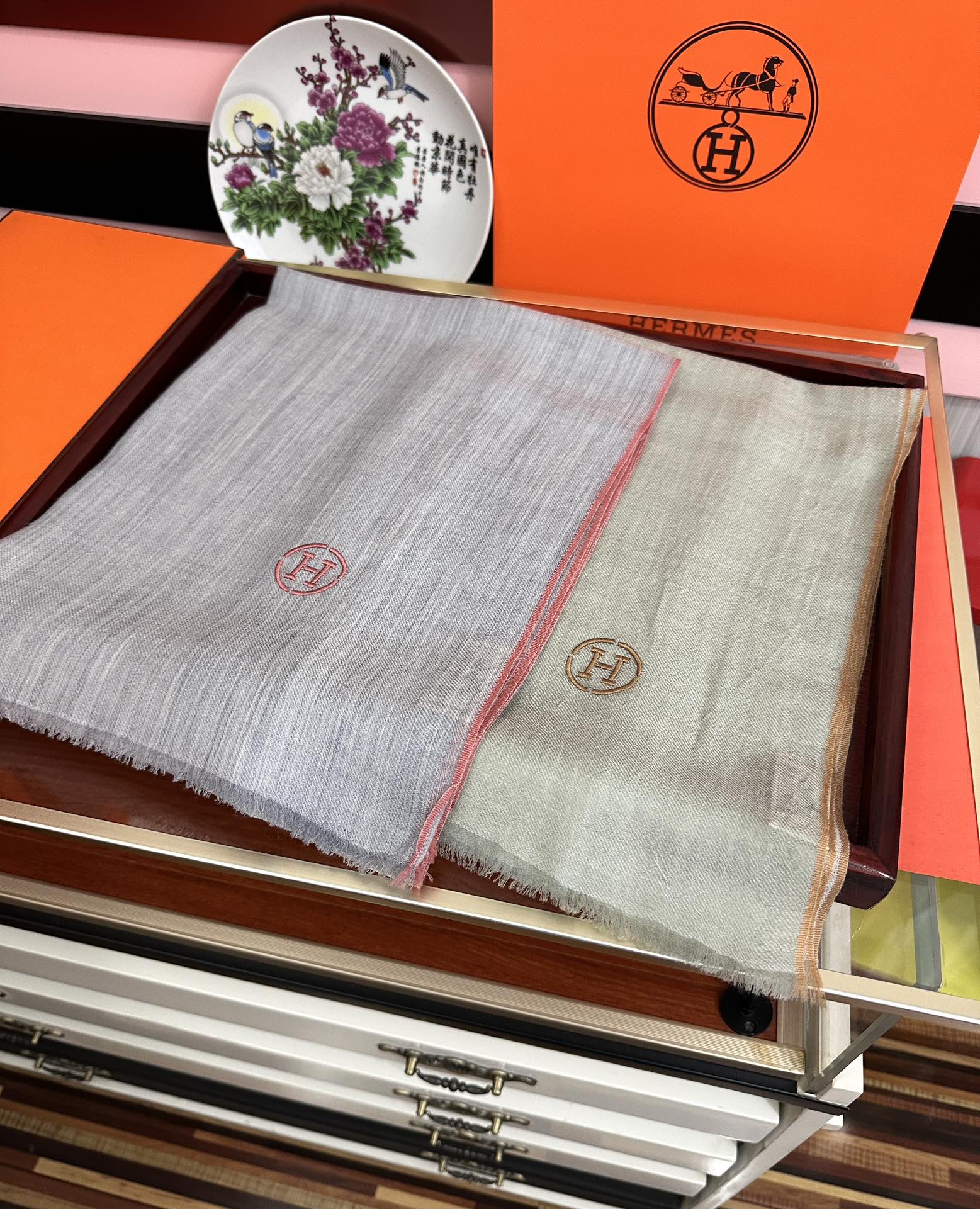 新款2025。爱马士🧣太美了[庆祝]万众瞩目经典版到货🎆最优质的年轻设计师推出的最新概念👓搭配调色纱染再