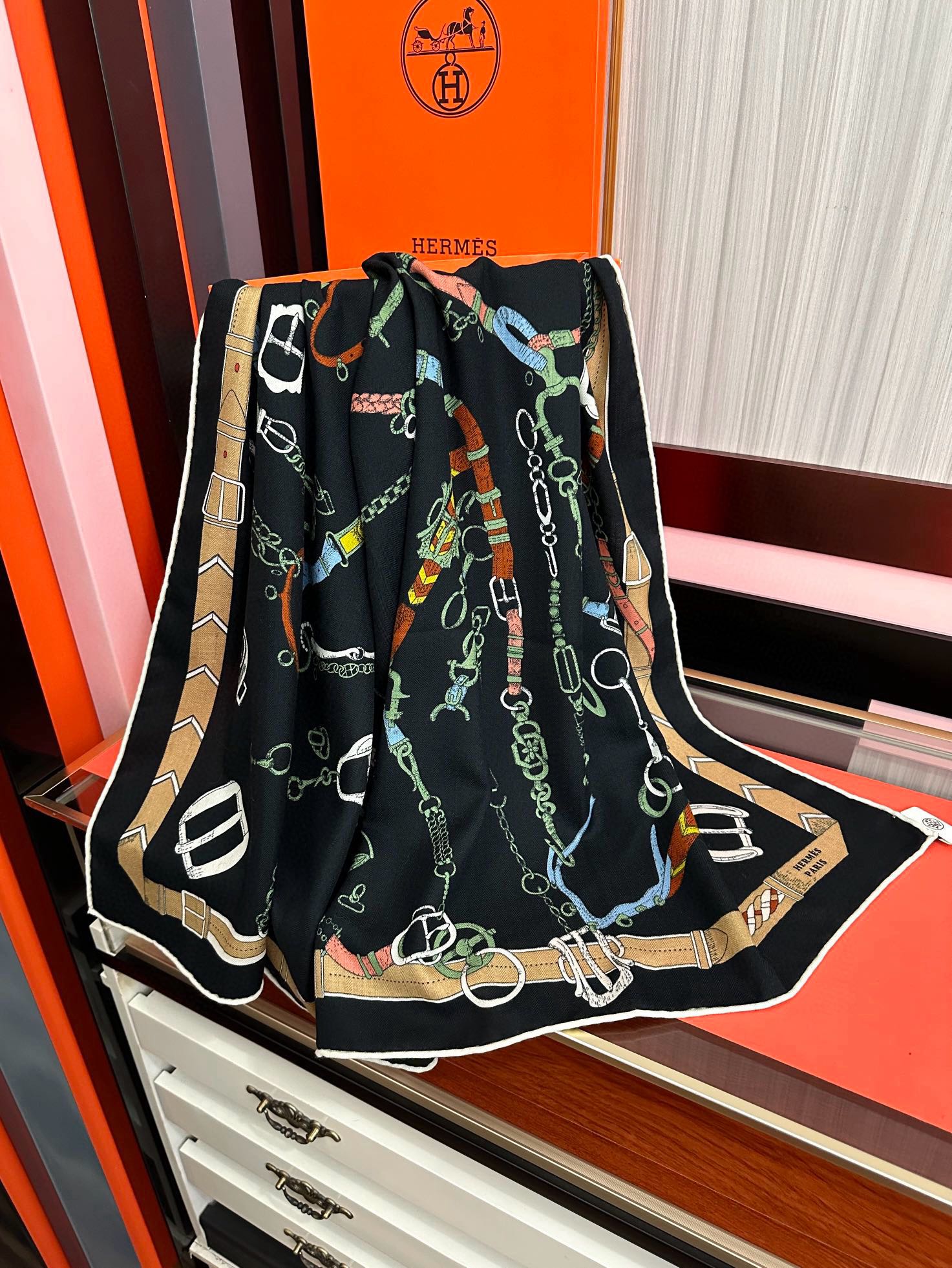 新款❤️ 爱马士2025【双面同色】ZG同步最新款 买了都说好看顶级工艺超值[嘴唇]专柜爆款🎁🎁羊绒方巾