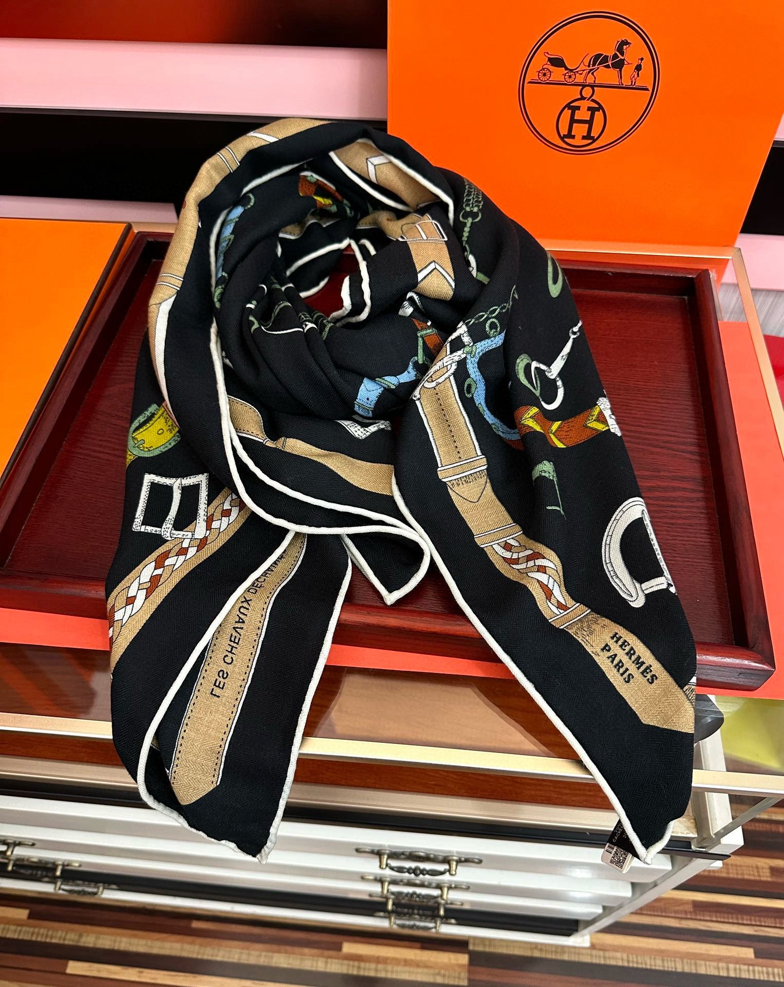 新款❤️ 爱马士2025【双面同色】ZG同步最新款 买了都说好看顶级工艺超值[嘴唇]专柜爆款🎁🎁羊绒方巾