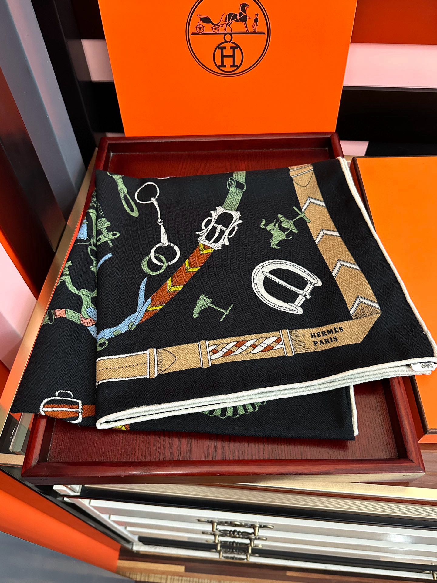 新款❤️ 爱马士2025【双面同色】ZG同步最新款 买了都说好看顶级工艺超值[嘴唇]专柜爆款🎁🎁羊绒方巾