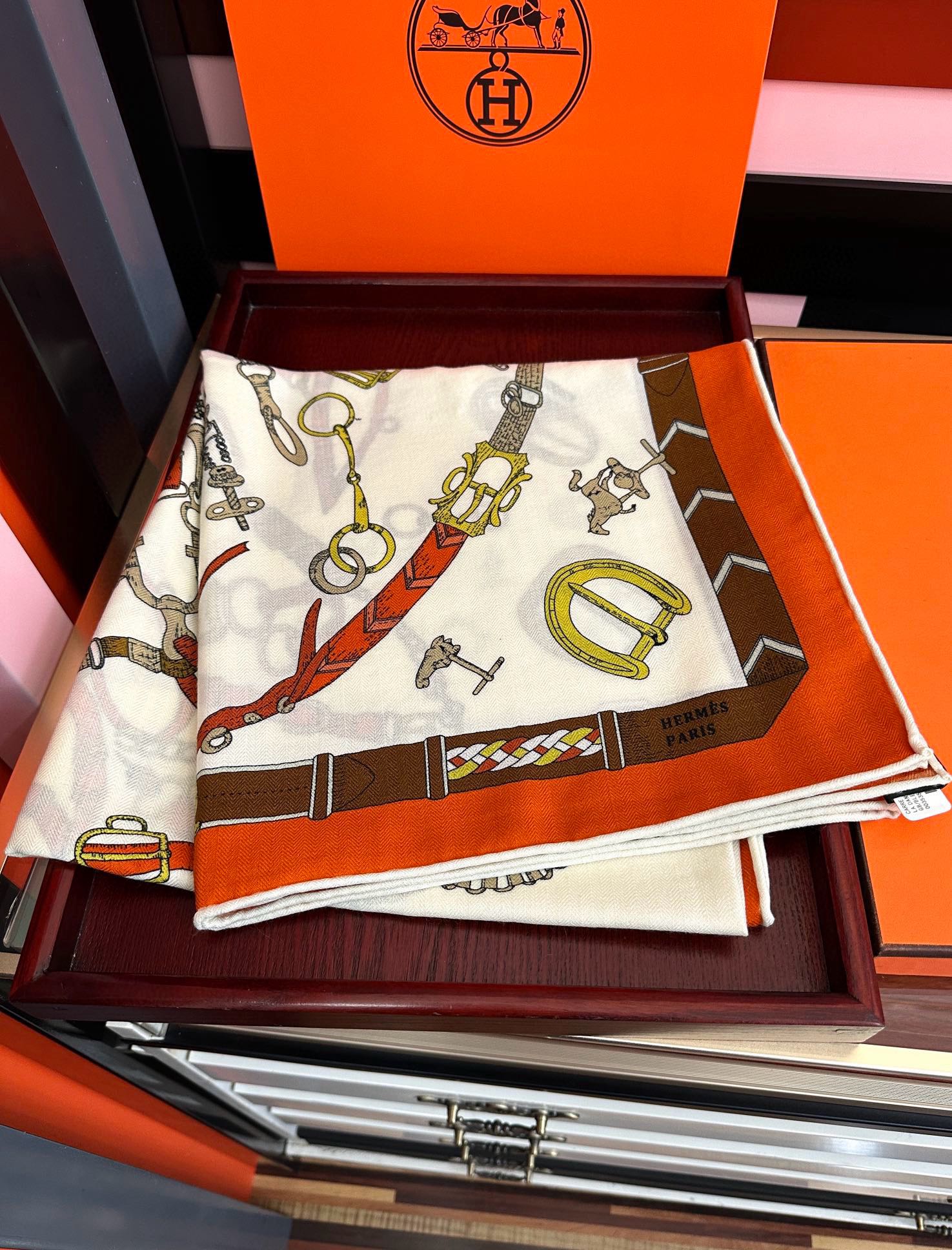 新款❤️ 爱马士2025【双面同色】ZG同步最新款 买了都说好看顶级工艺超值[嘴唇]专柜爆款🎁🎁羊绒方巾