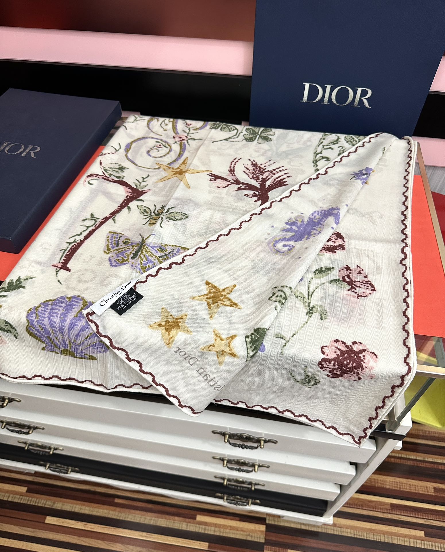 上新❤️迪奥 ZG同步【双面同色】经典优雅[礼物]~气质到骨子里[色]新一季的面料超高级，真心超级柔软，