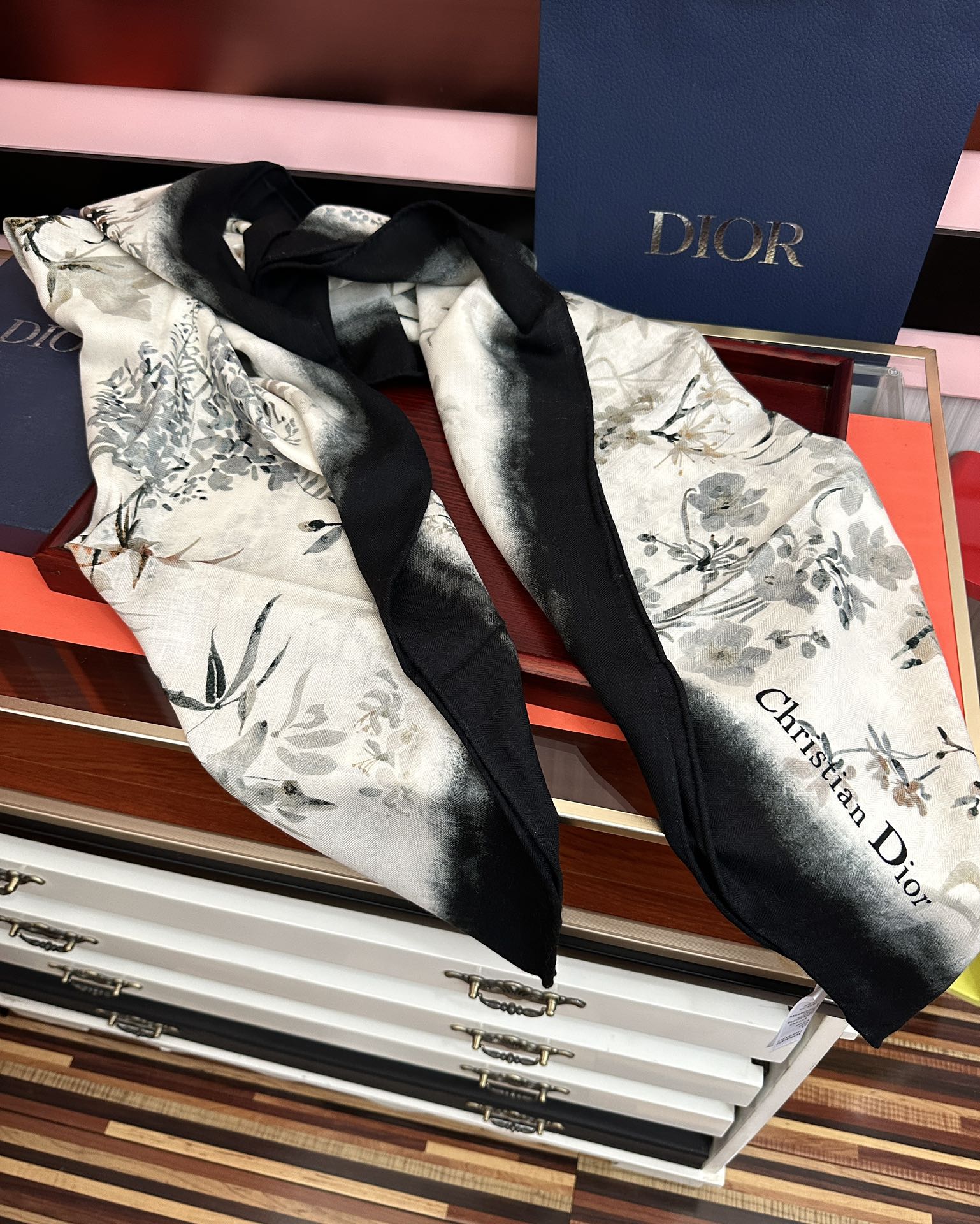 新款❤️迪奥 ZG同步 2025【双面同色】经典优雅[礼物]~气质到骨子里[色]新一季的面料超高级，真心