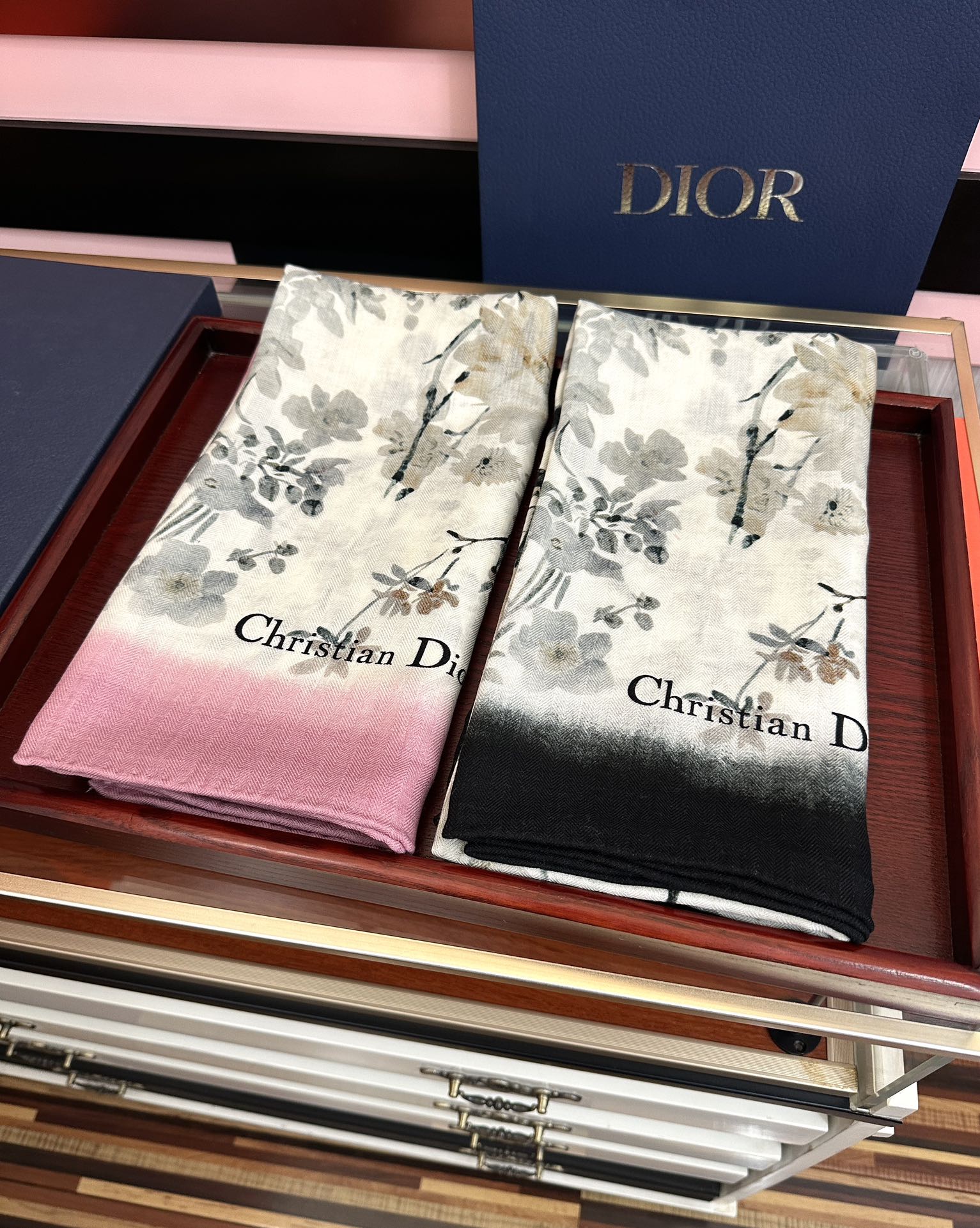 新款❤️迪奥 ZG同步 2025【双面同色】经典优雅[礼物]~气质到骨子里[色]新一季的面料超高级，真心