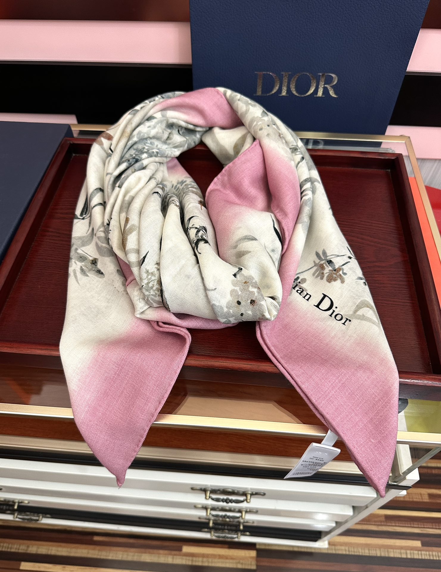 新款❤️迪奥 ZG同步 2025【双面同色】经典优雅[礼物]~气质到骨子里[色]新一季的面料超高级，真心