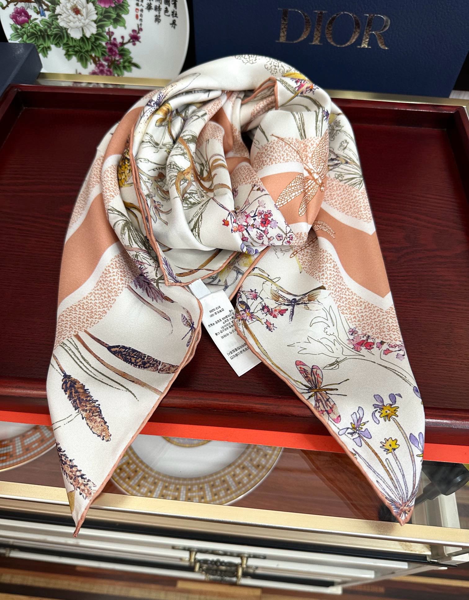 。高版本 迪奥 太美了 2025春夏季新款，太美了[玫瑰]买到都说好👍下手一定要快高端 大爱❤️女人尤物