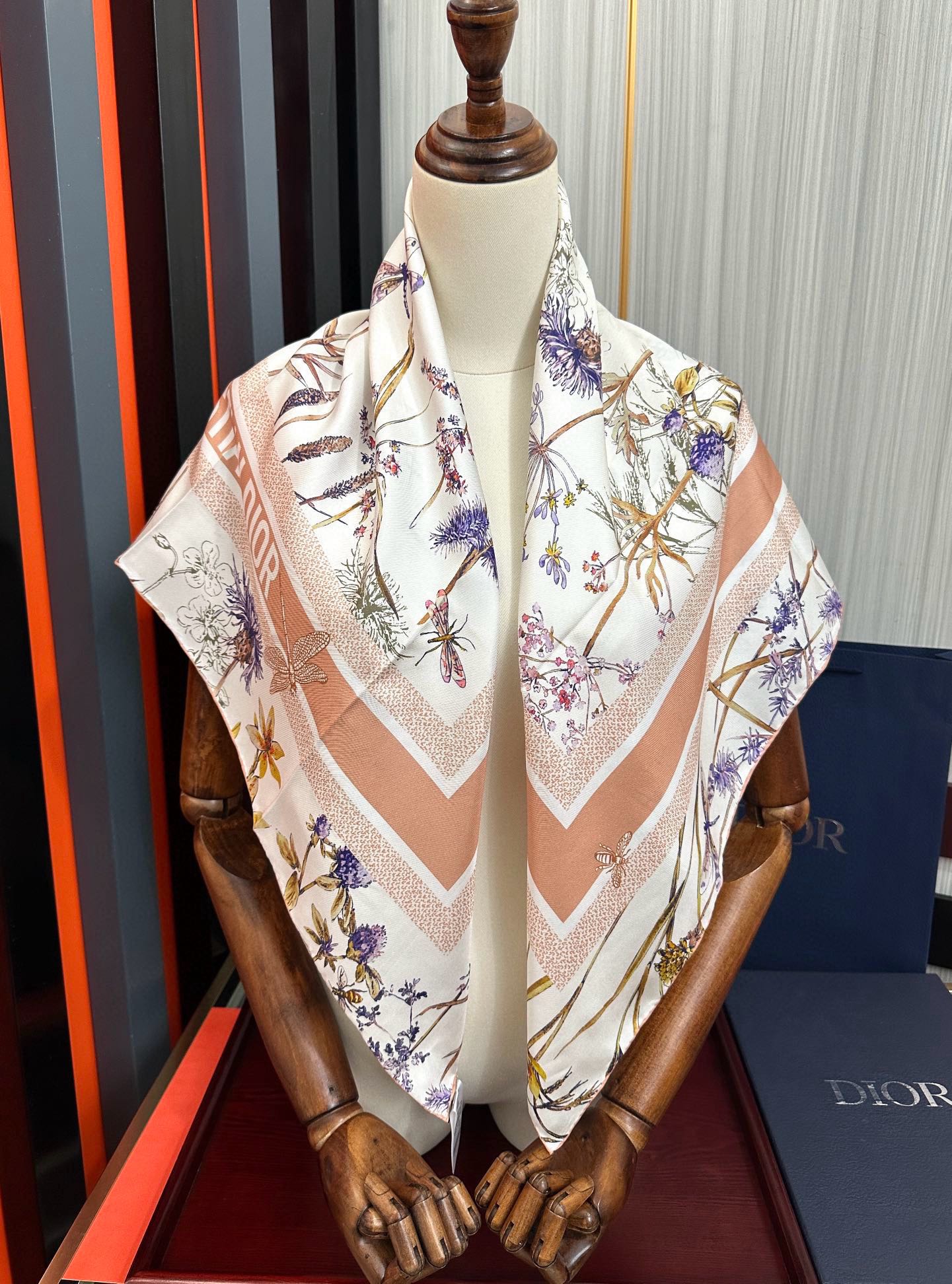 。高版本 迪奥 太美了 2025春夏季新款，太美了[玫瑰]买到都说好👍下手一定要快高端 大爱❤️女人尤物