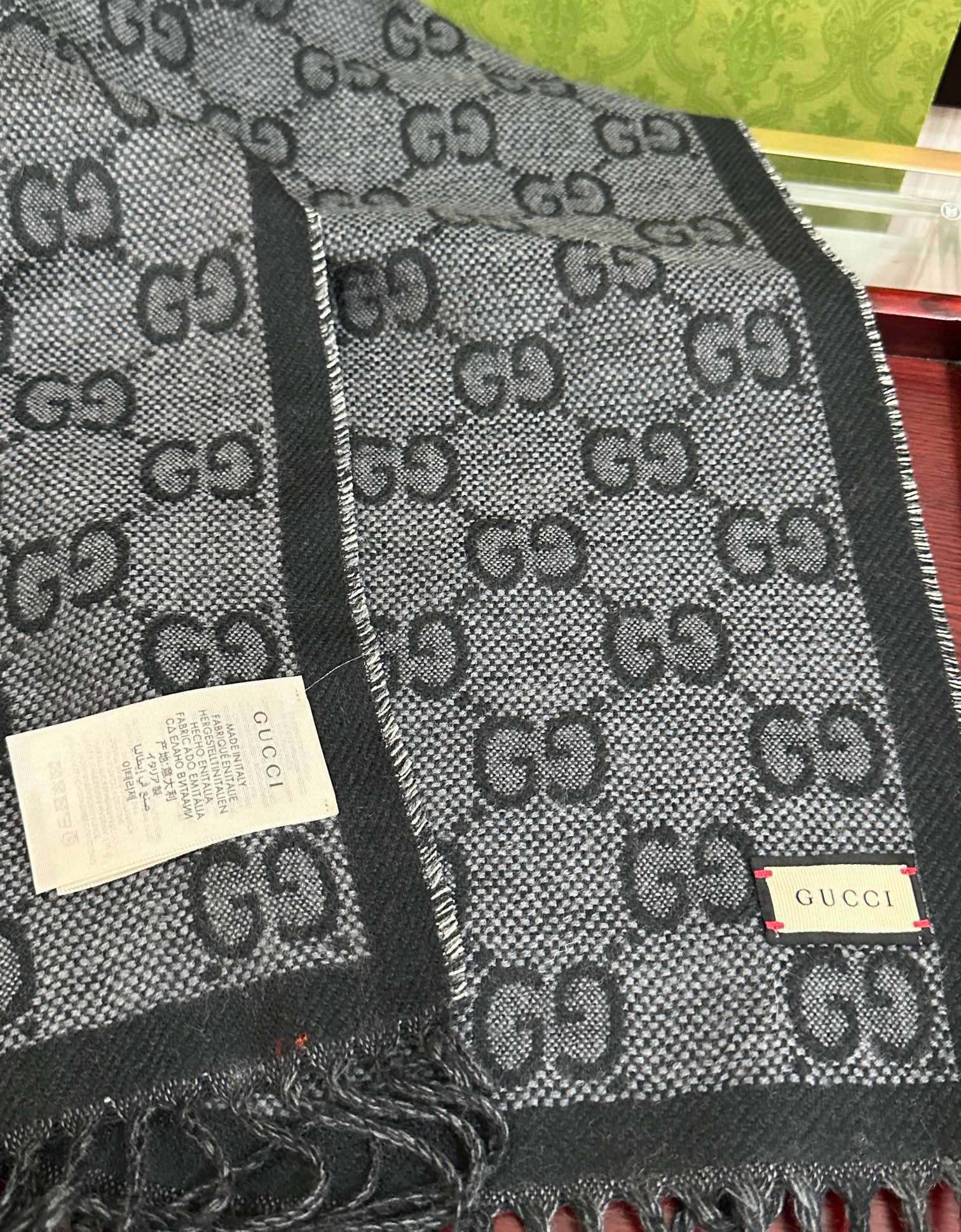 爆款。✨GG字母双面长巾[礼物]经典牛仔蓝双G字母双面交织图案[得意]一面大GG [拥抱]一面小GG ，