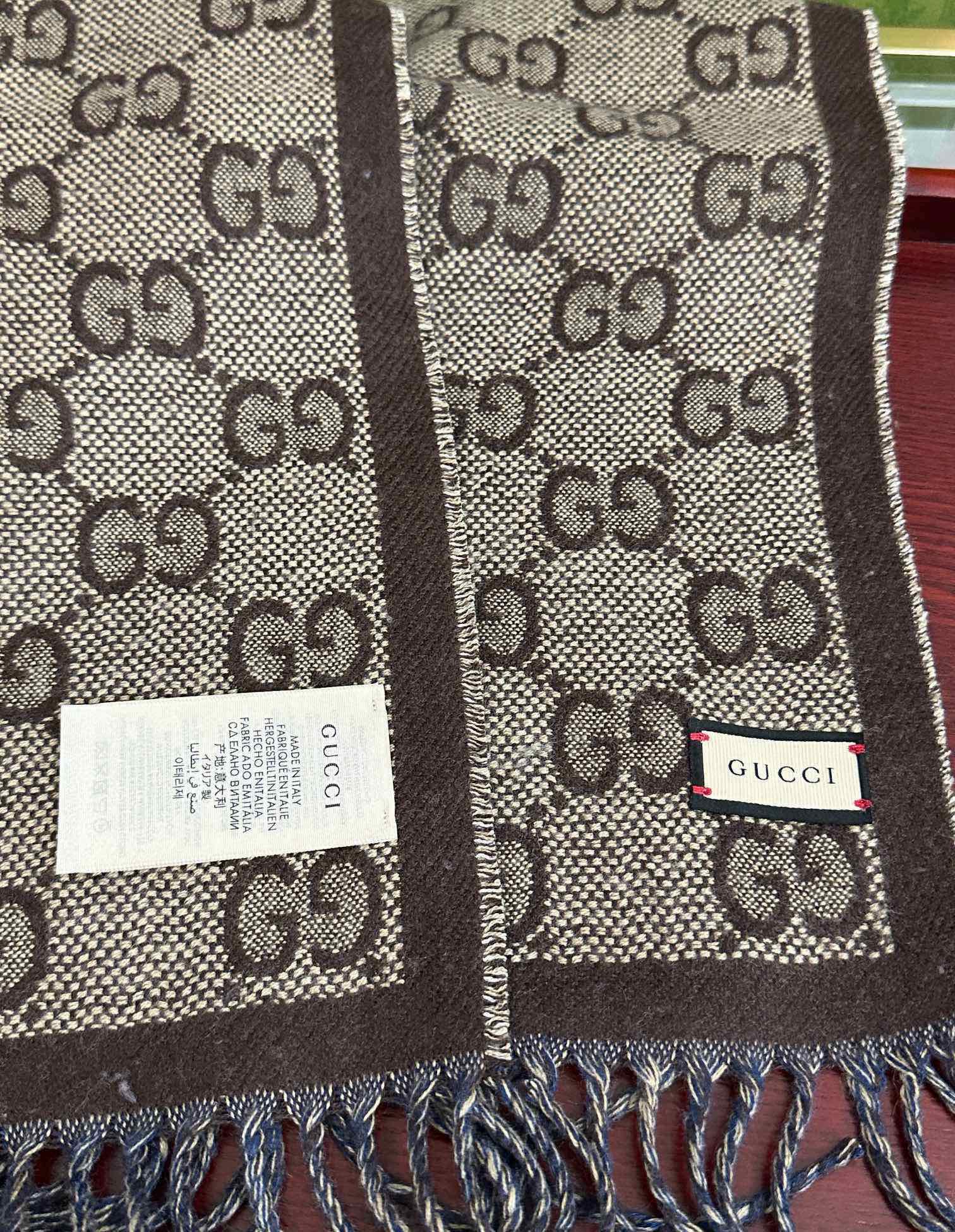 爆款。✨GG字母双面长巾[礼物]经典牛仔蓝双G字母双面交织图案[得意]一面大GG [拥抱]一面小GG ，