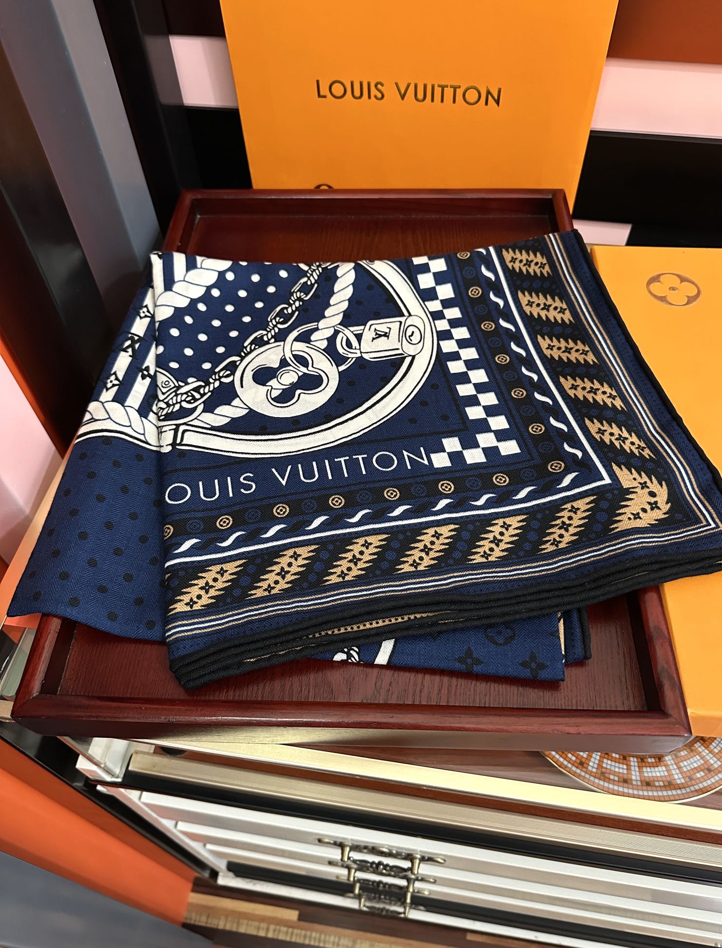 高品质 上新❤️LV 【双面同色】经典优雅[礼物]~气质到骨子里[色]新一季的面料超高级，真心超级柔软，